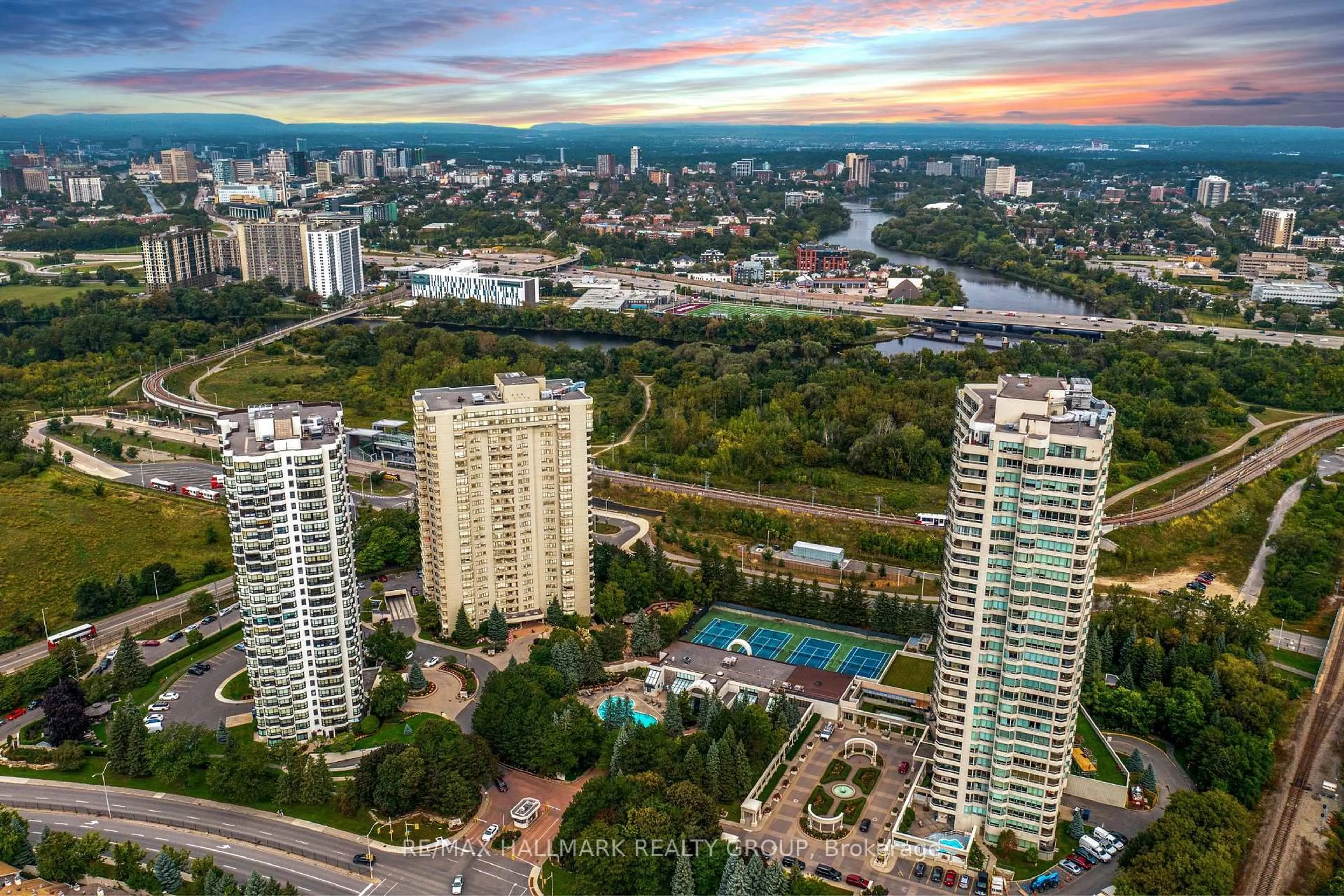 A pic from outside/outdoor area/front of a property/back of a property/a pic from drone, city buildings view from balcony for 1480 Riverside Dr #2403, Ottawa Ontario K1G 5H2