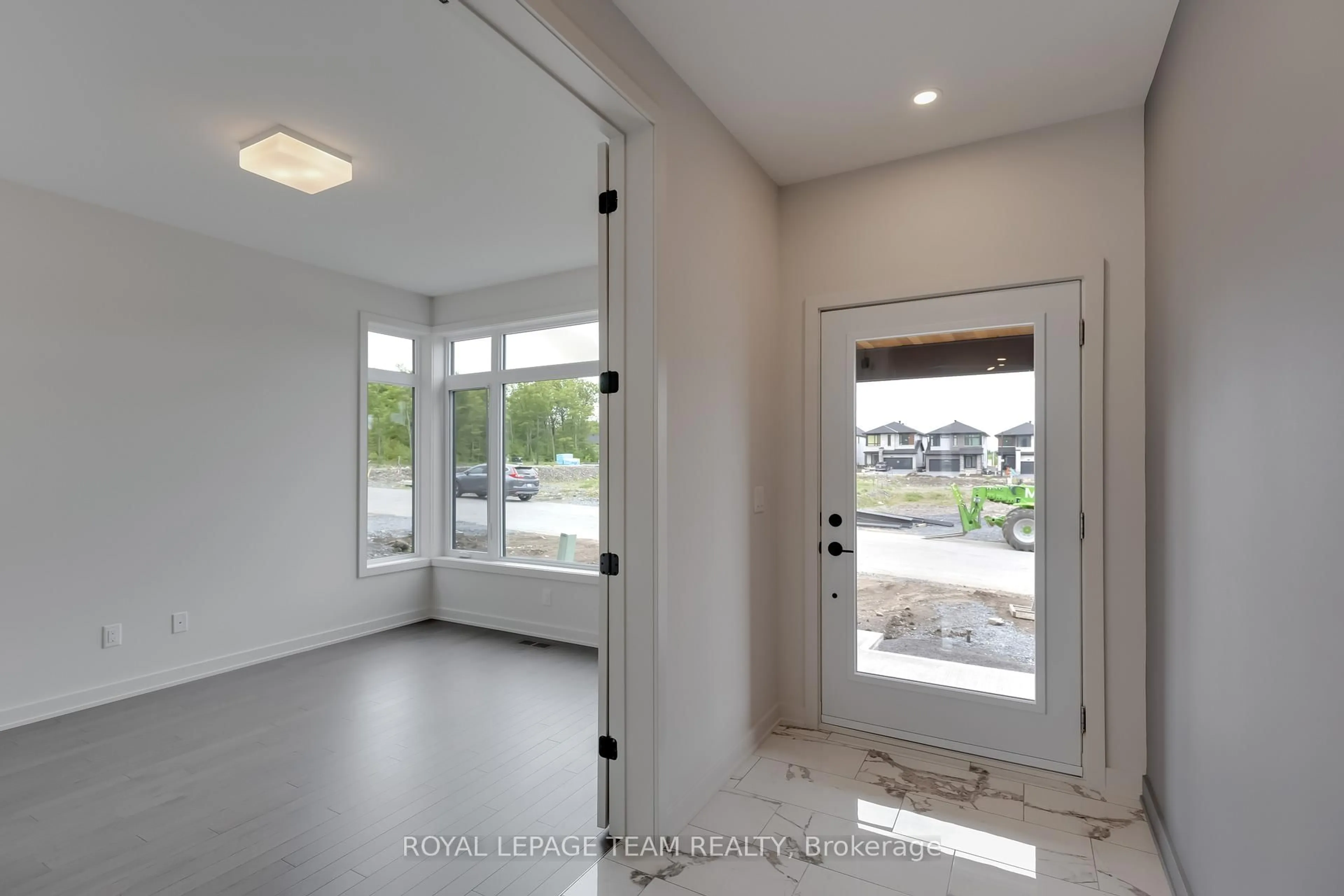 Indoor entryway for 405 Point Grey Terr, Kanata Ontario K2K 0M5