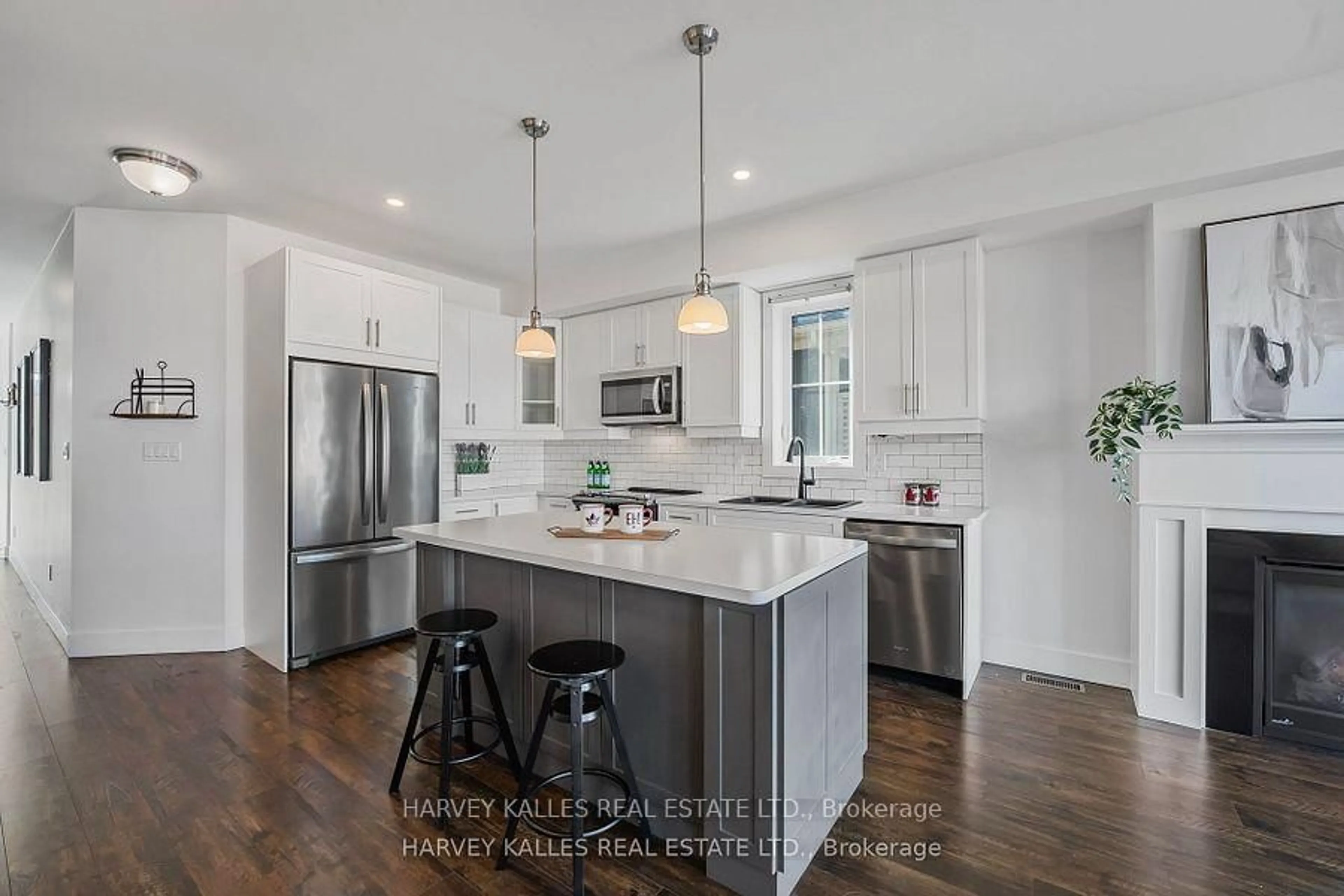 Open concept kitchen, unknown for 203 Yellow Birch Cres, Blue Mountains Ontario L9Y 0Z3