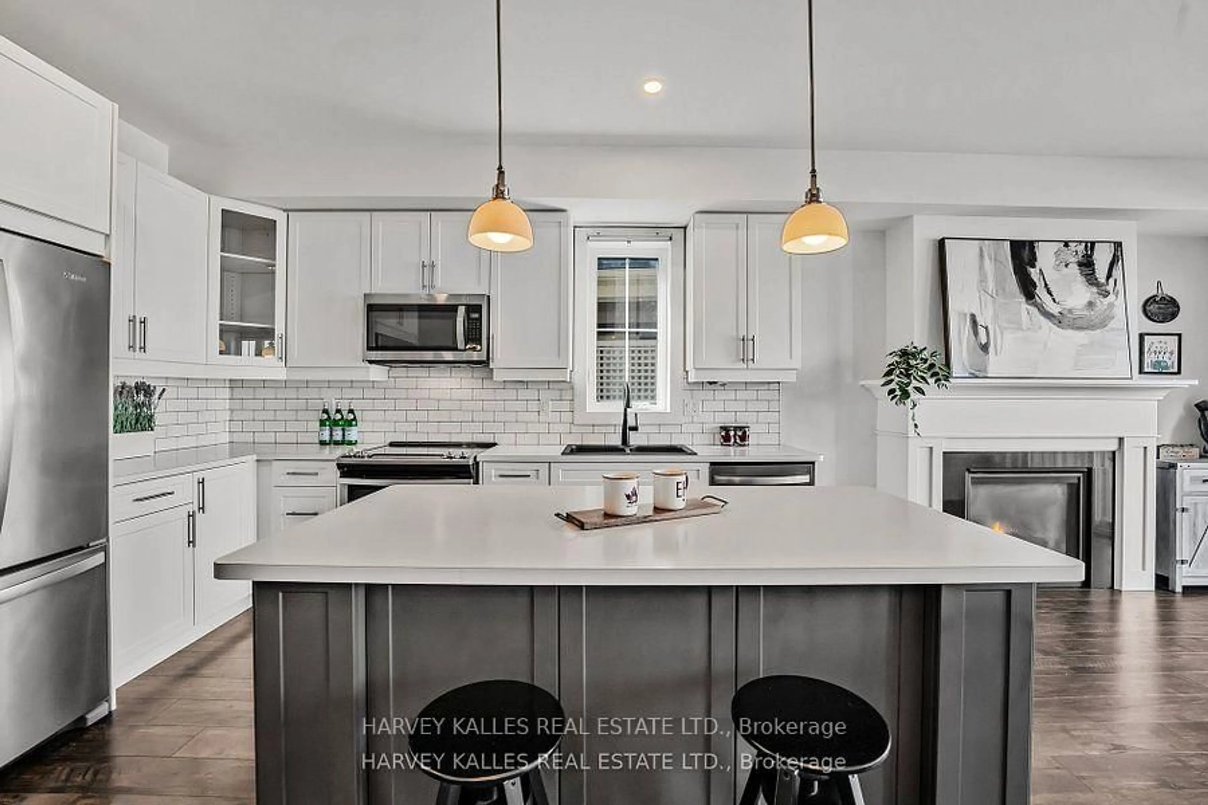 Open concept kitchen, ceramic/tile floor for 203 Yellow Birch Cres, Blue Mountains Ontario L9Y 0Z3