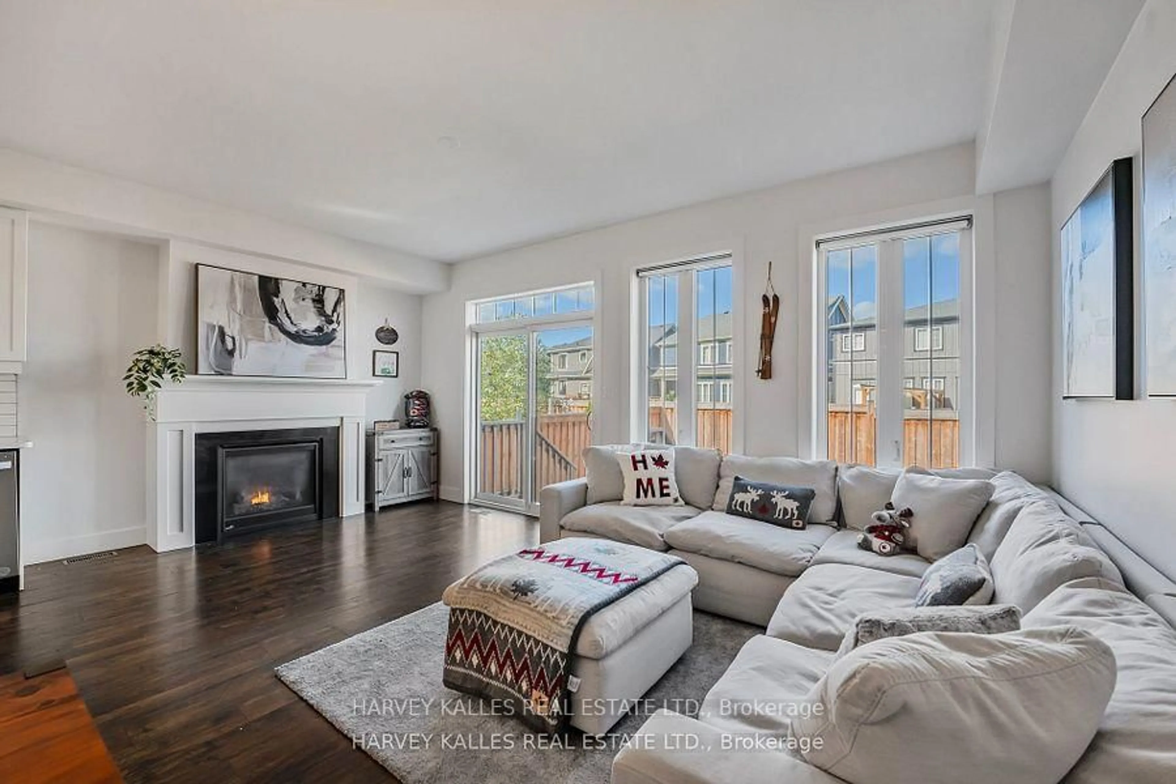 Living room with furniture, wood/laminate floor for 203 Yellow Birch Cres, Blue Mountains Ontario L9Y 0Z3