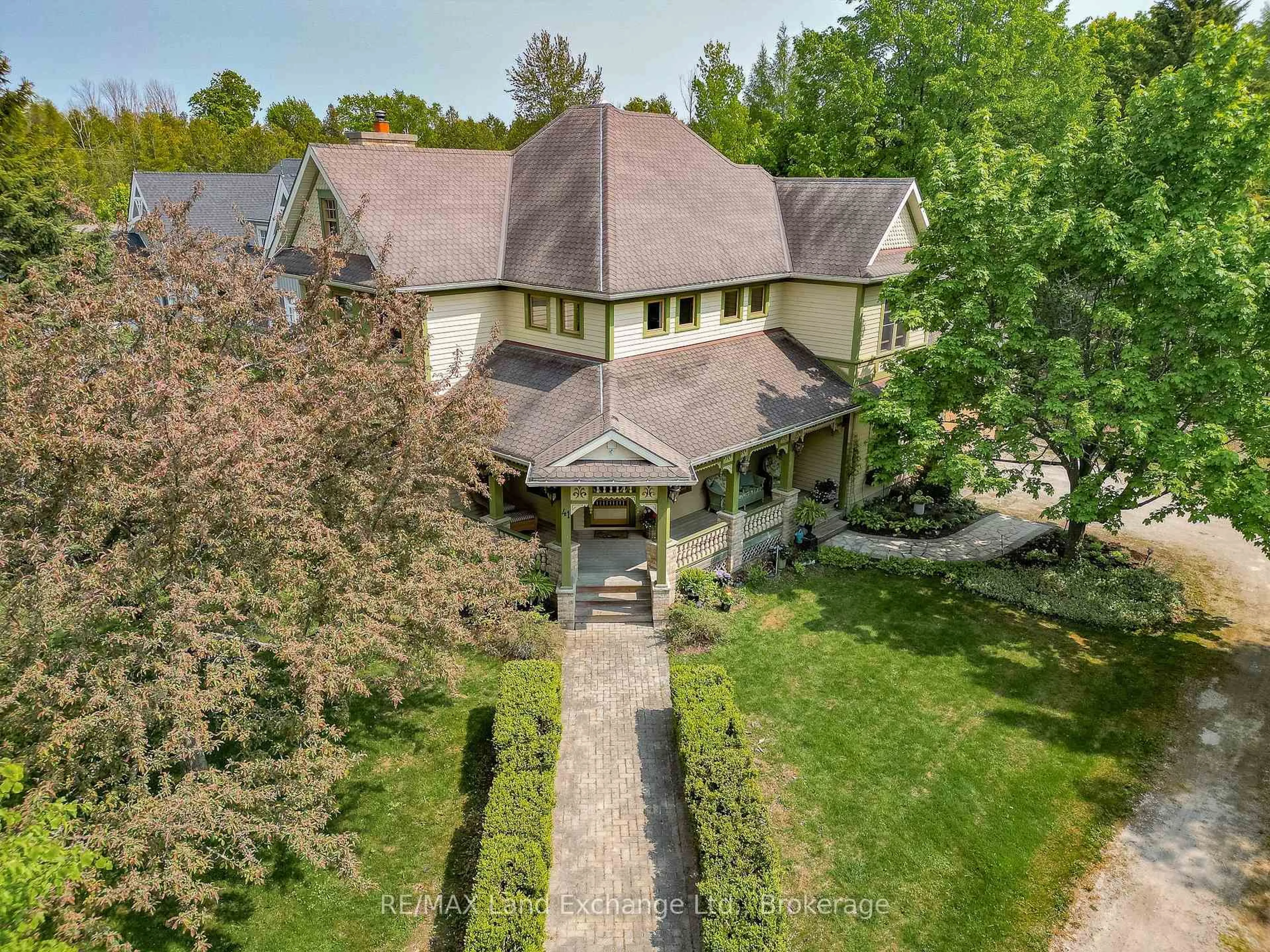A pic from outside/outdoor area/front of a property/back of a property/a pic from drone, unknown for 41 Metcalf St, Saugeen Shores Ontario N0H 2L0