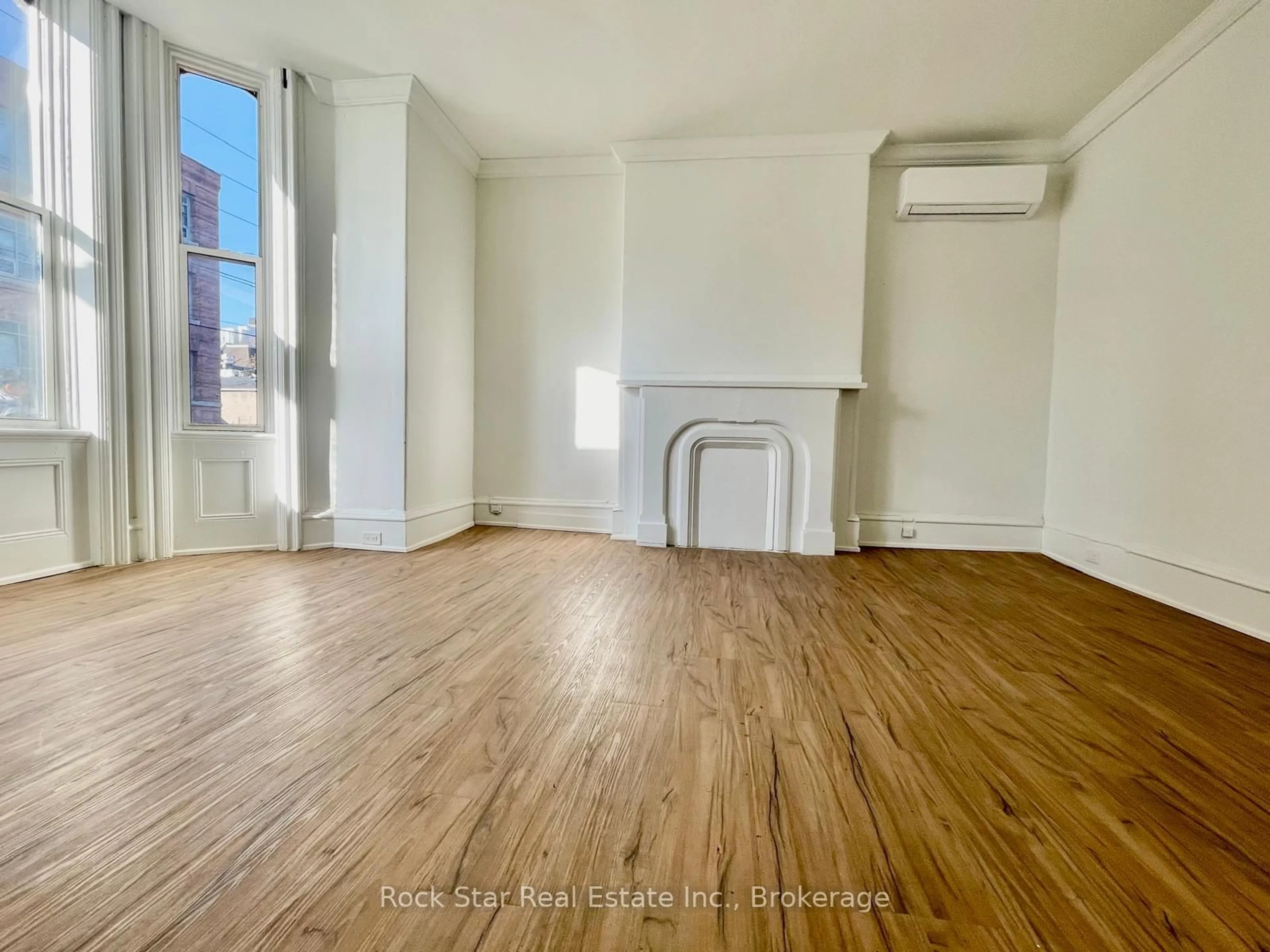 A pic of a room for 115 Cannon St, Hamilton Ontario L8L 2A2