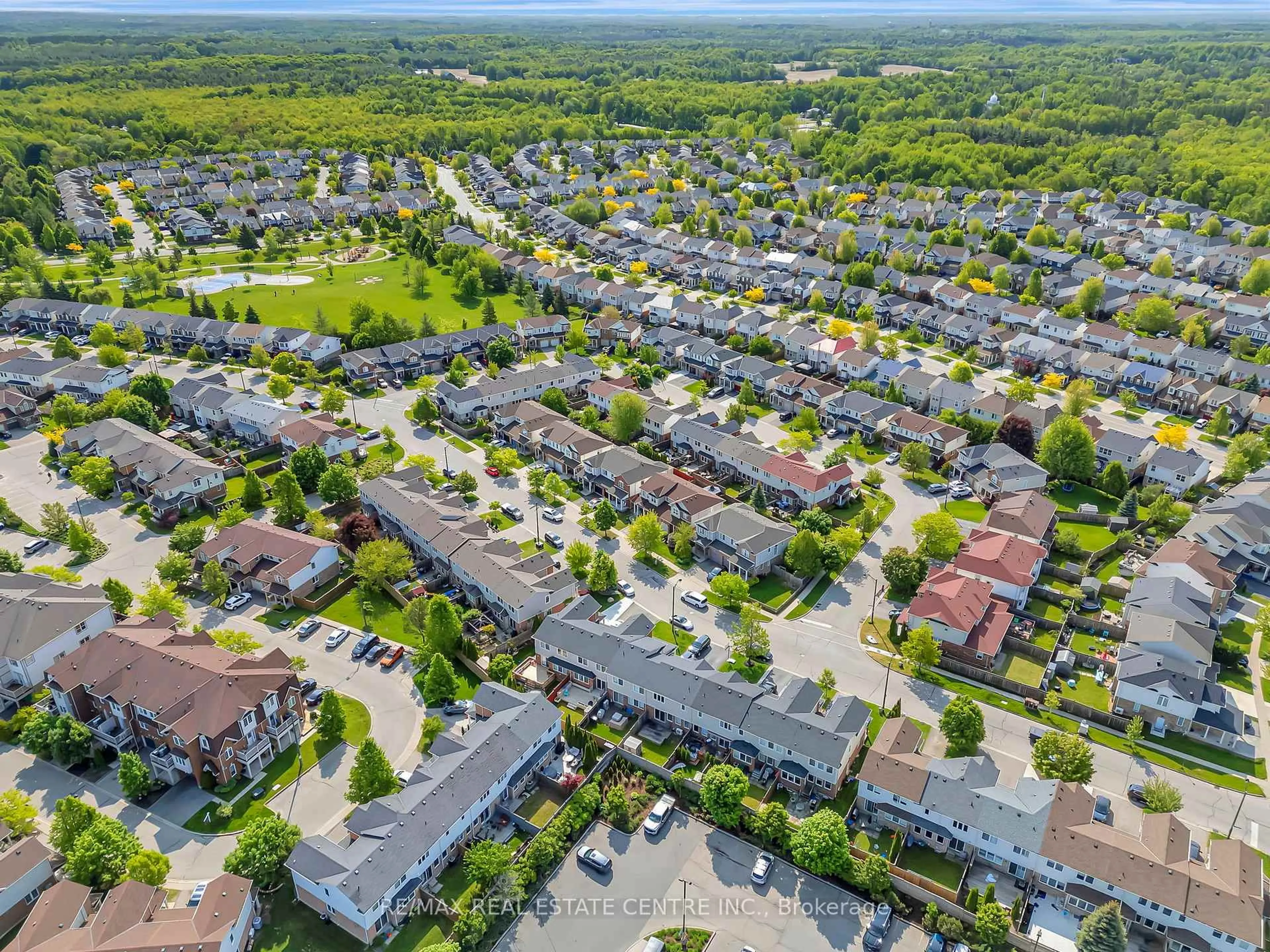 A pic from outside/outdoor area/front of a property/back of a property/a pic from drone, street for 38 Garth Massey Dr, Cambridge Ontario N1T 2H2
