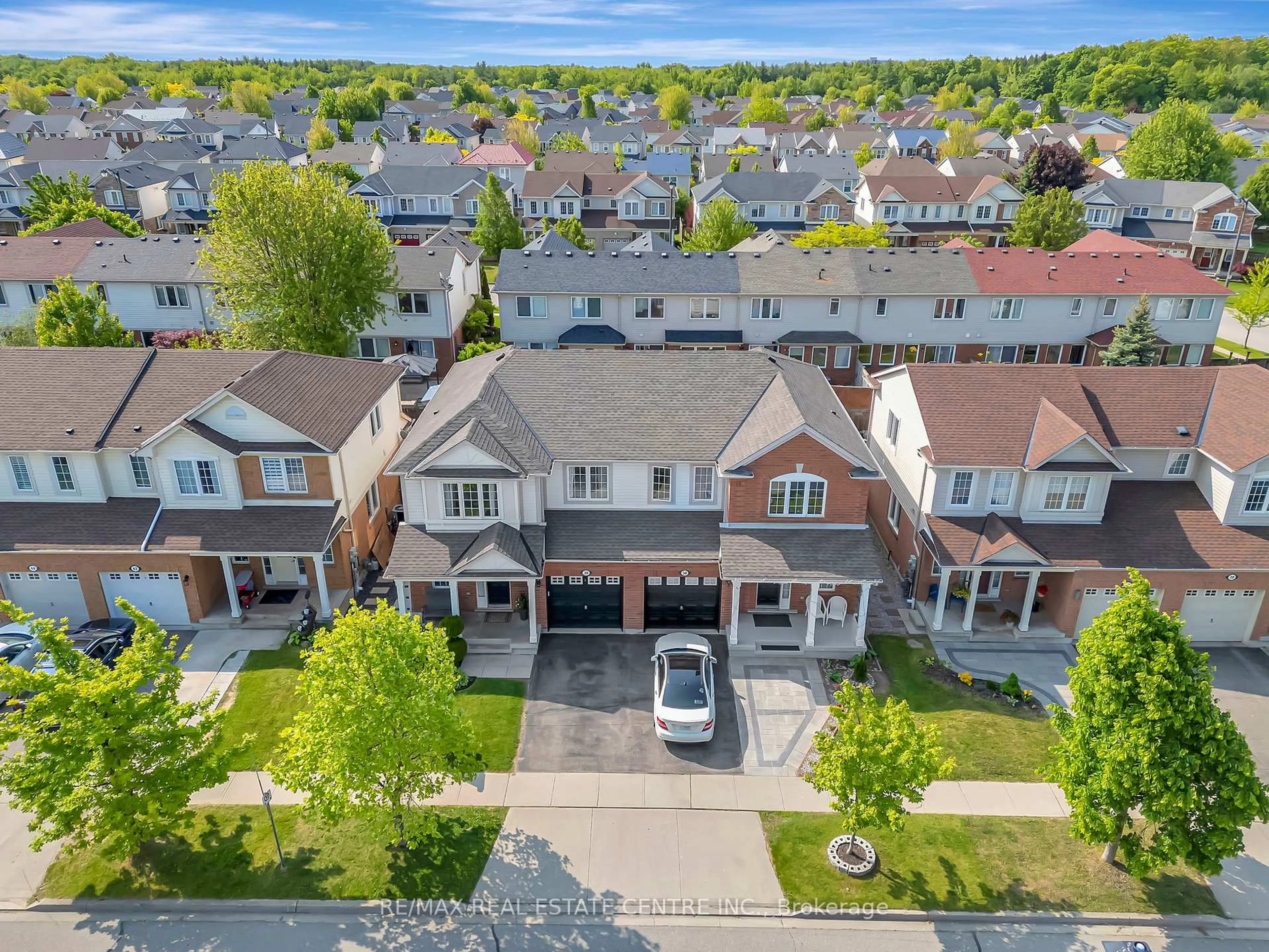 A pic from outside/outdoor area/front of a property/back of a property/a pic from drone, street for 38 Garth Massey Dr, Cambridge Ontario N1T 2H2