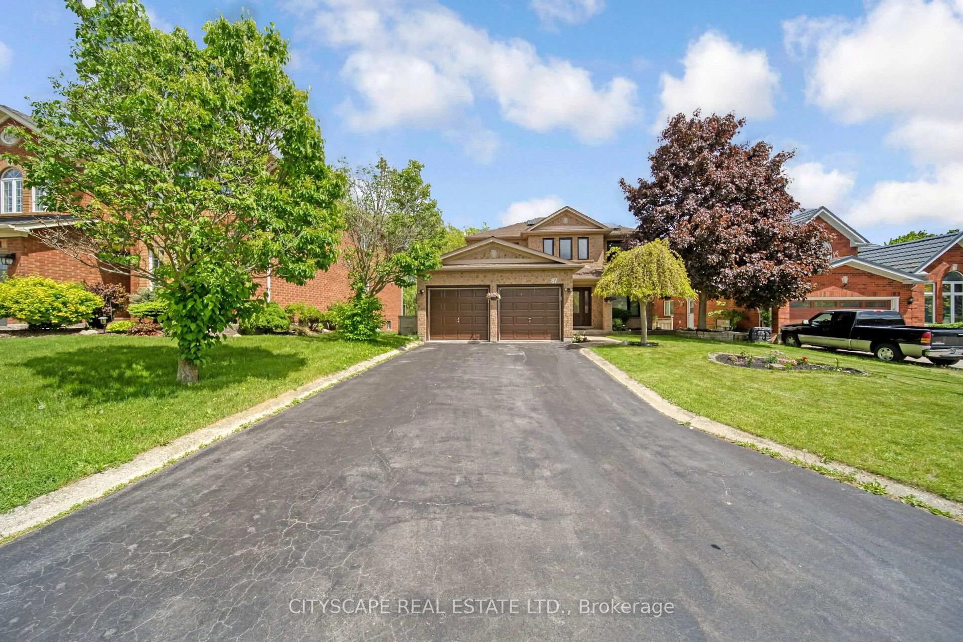 A pic from outside/outdoor area/front of a property/back of a property/a pic from drone, street for 87 Spooner Cres, Cambridge Ontario N1T 1Y1