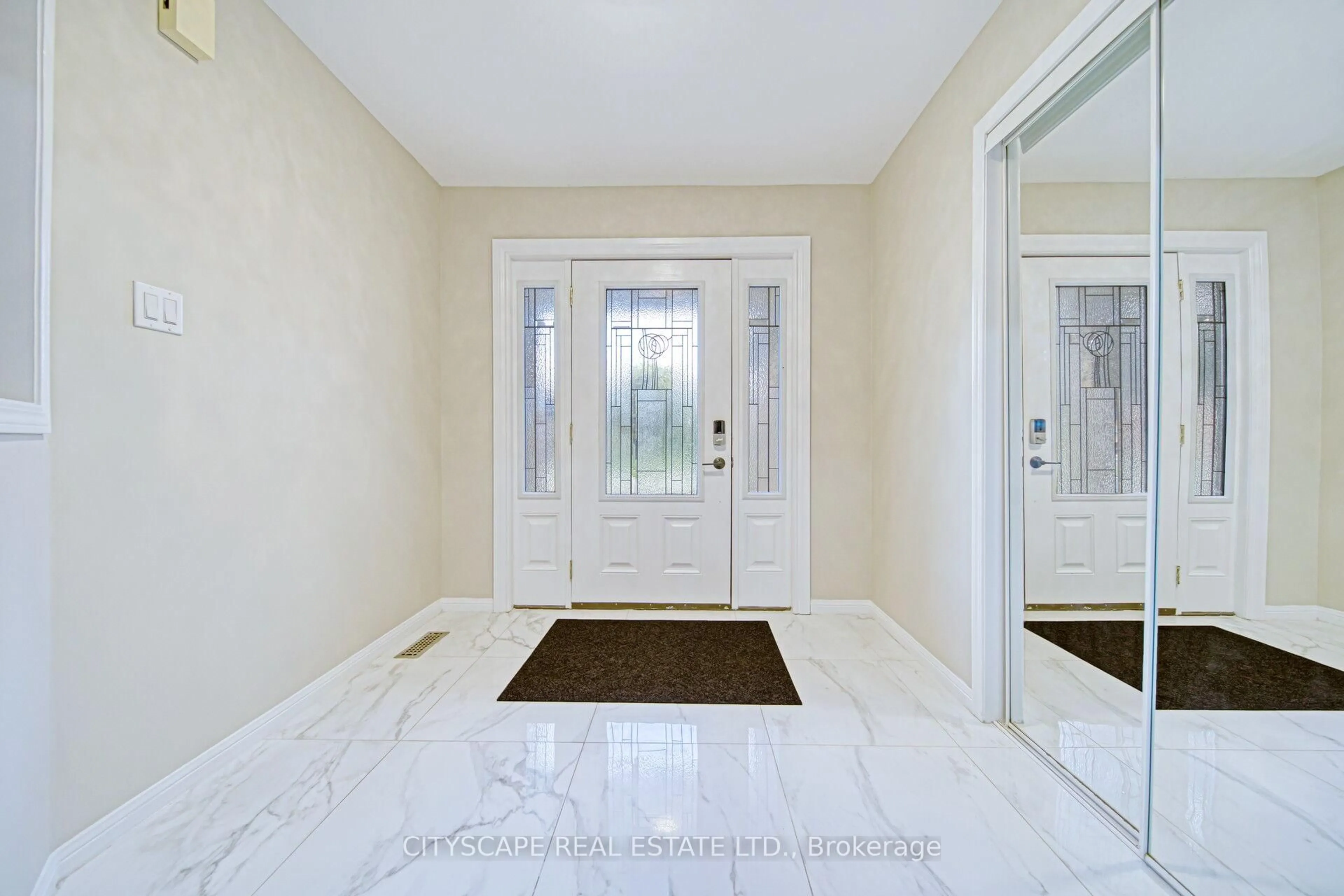 Indoor entryway for 87 Spooner Cres, Cambridge Ontario N1T 1Y1