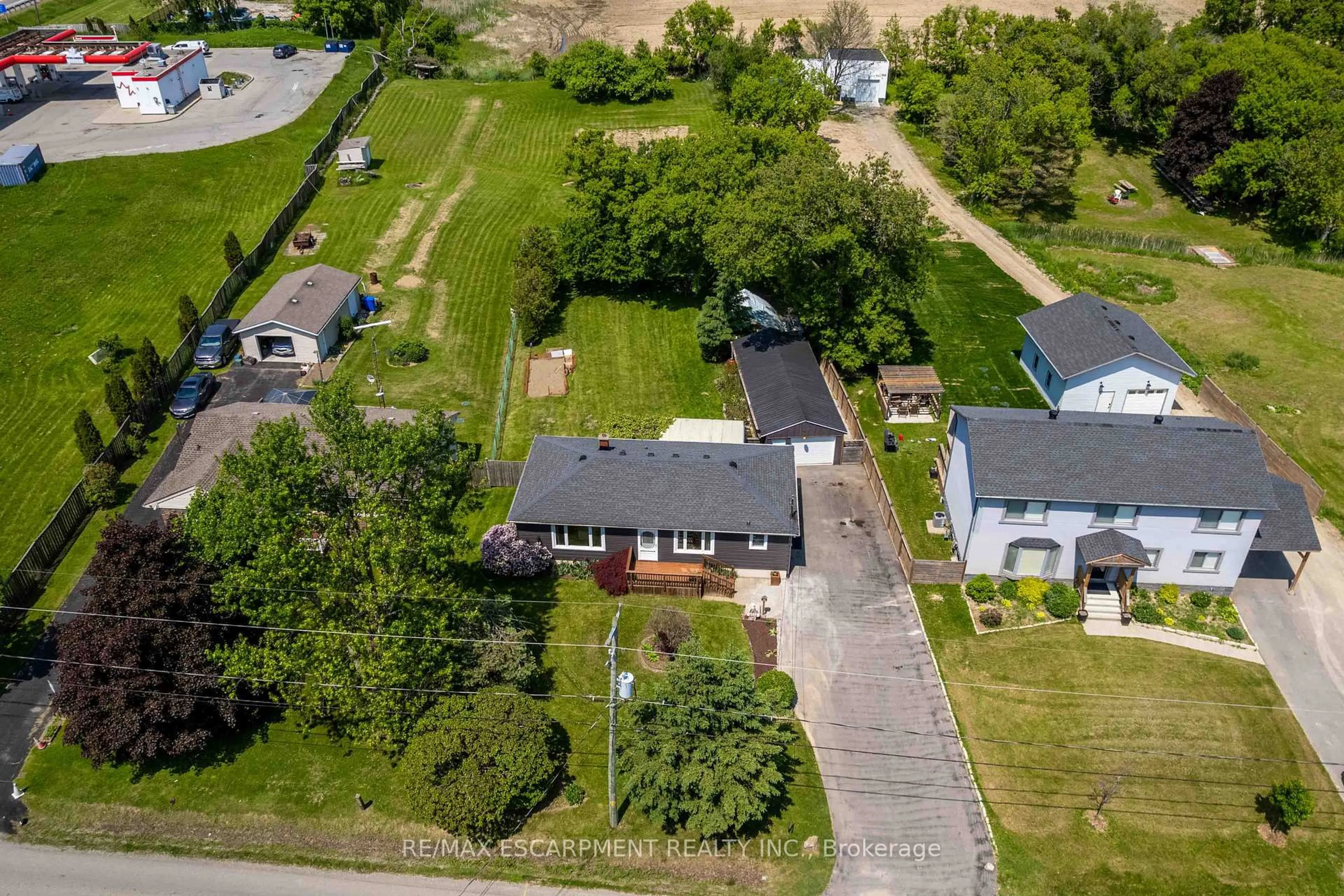 A pic from outside/outdoor area/front of a property/back of a property/a pic from drone, street for 8554 HALDIBROOK Rd, Hamilton Ontario N3W 2G8