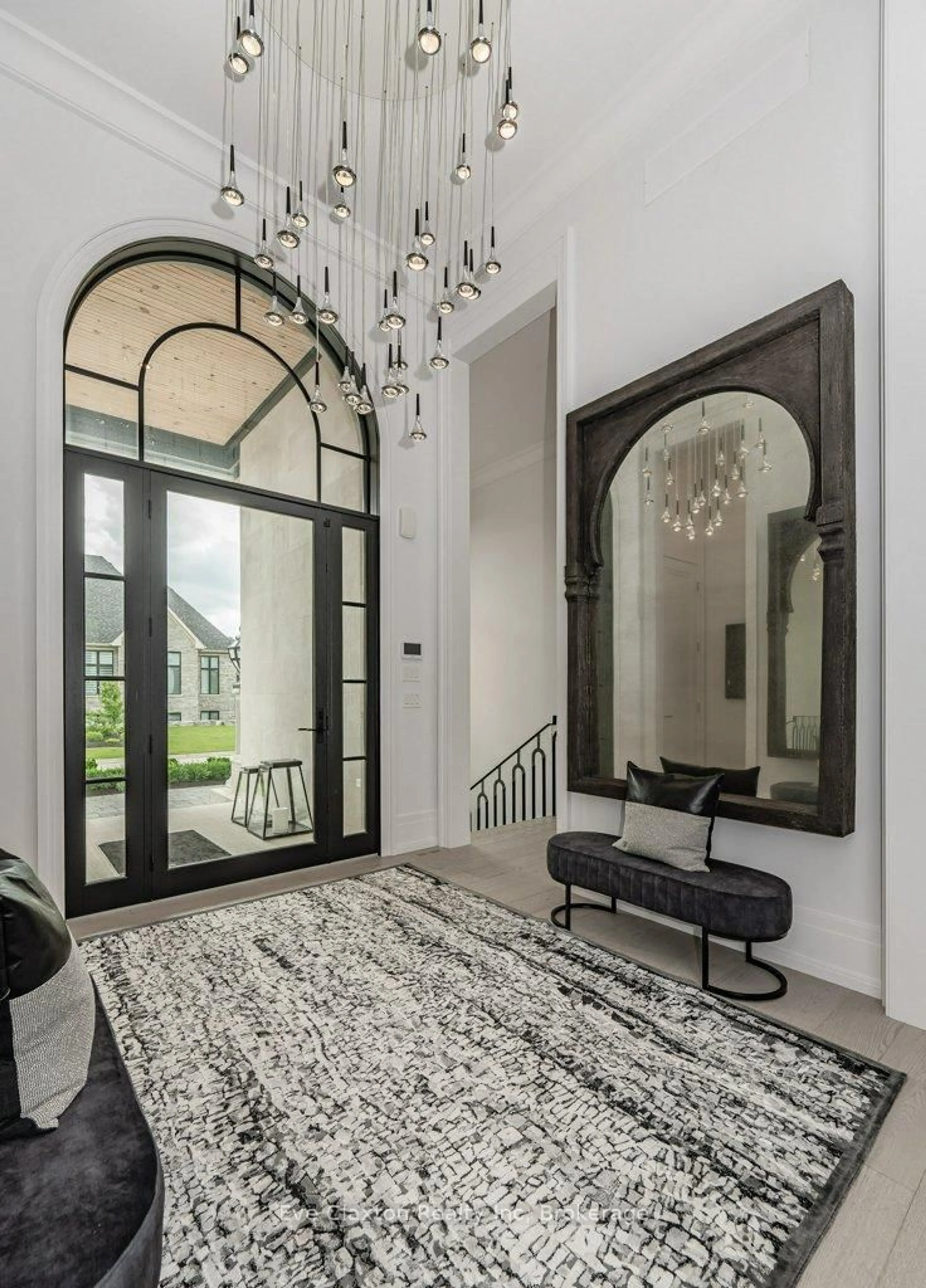 Indoor entryway for 149 Heritage Lake Dr, Puslinch Ontario N0B 2J0