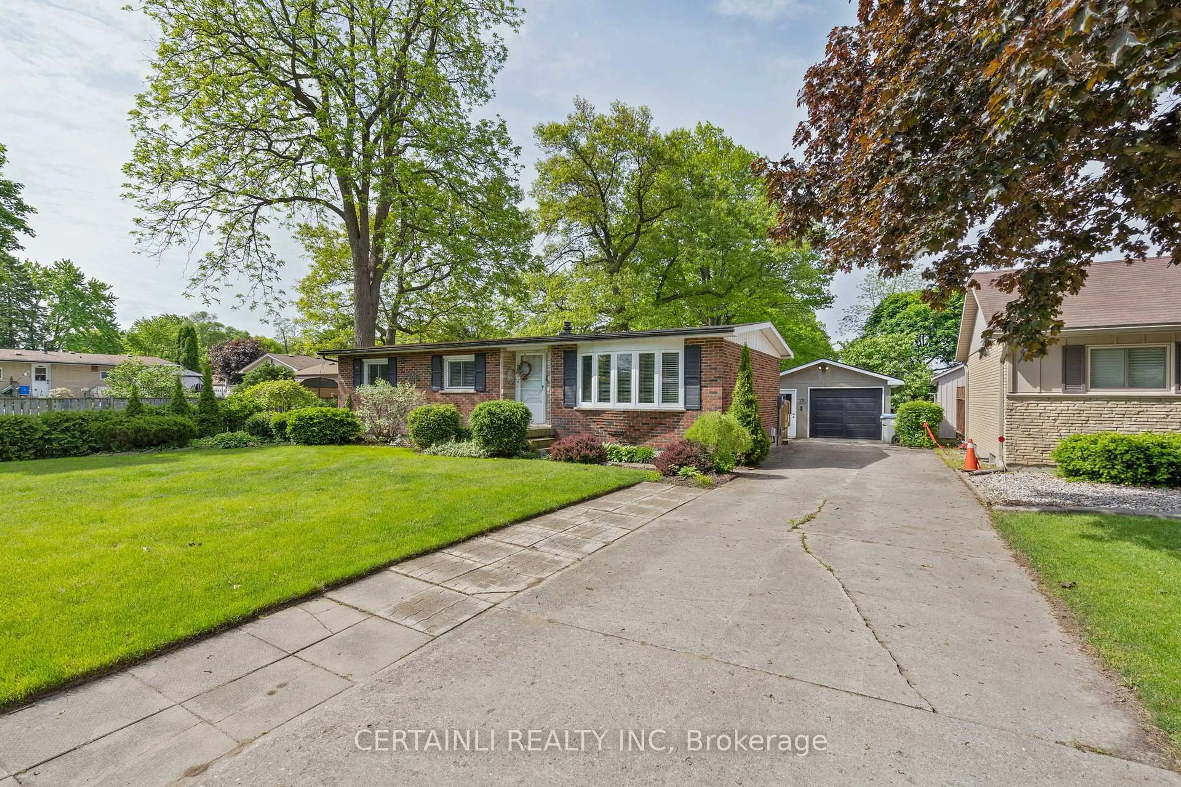 Unknown for 114 Oak Ave, Strathroy Caradoc Ontario N7G 1H8