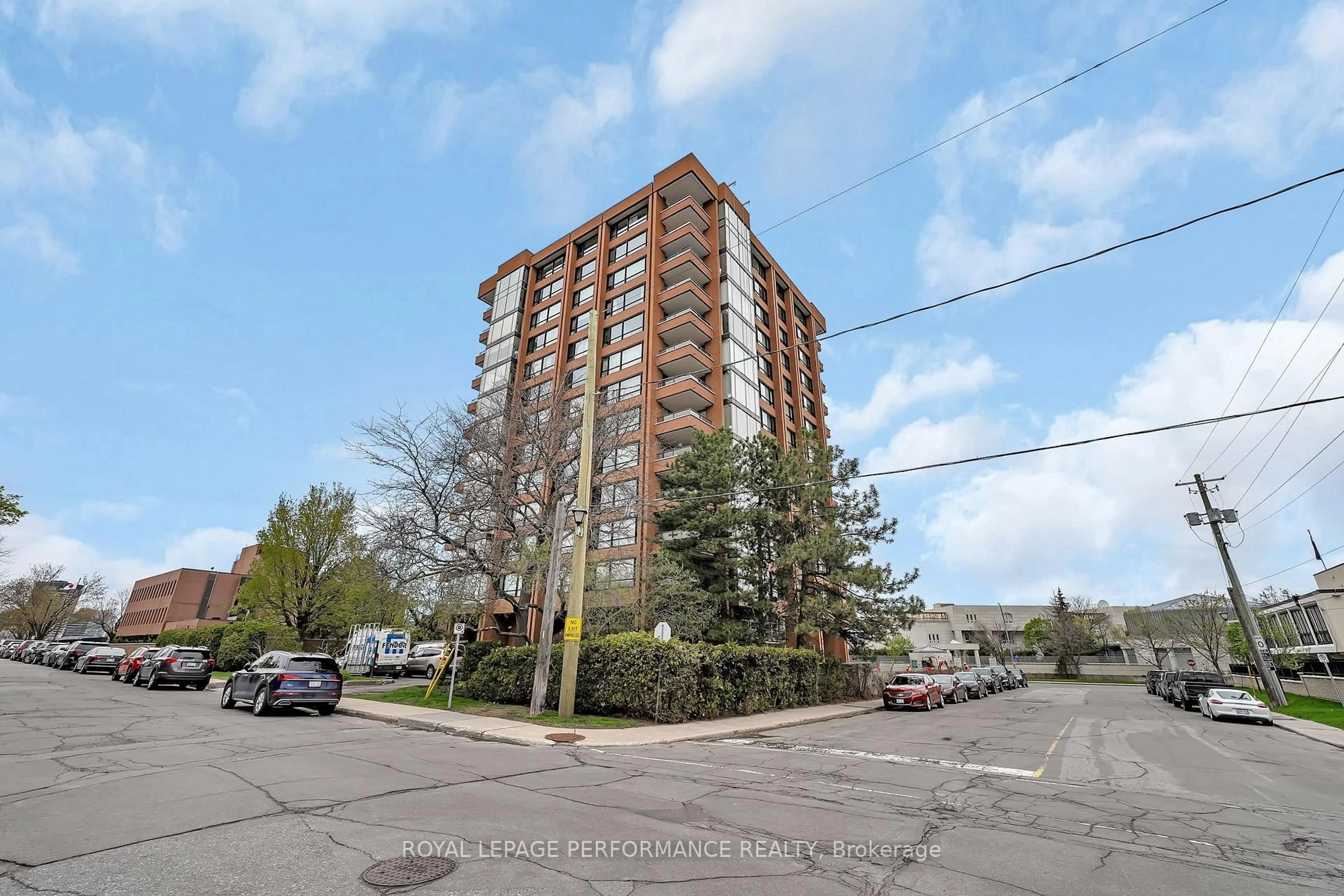 A pic from outside/outdoor area/front of a property/back of a property/a pic from drone, building for 40 Boteler St #1204, Ottawa Ontario K1N 9C8