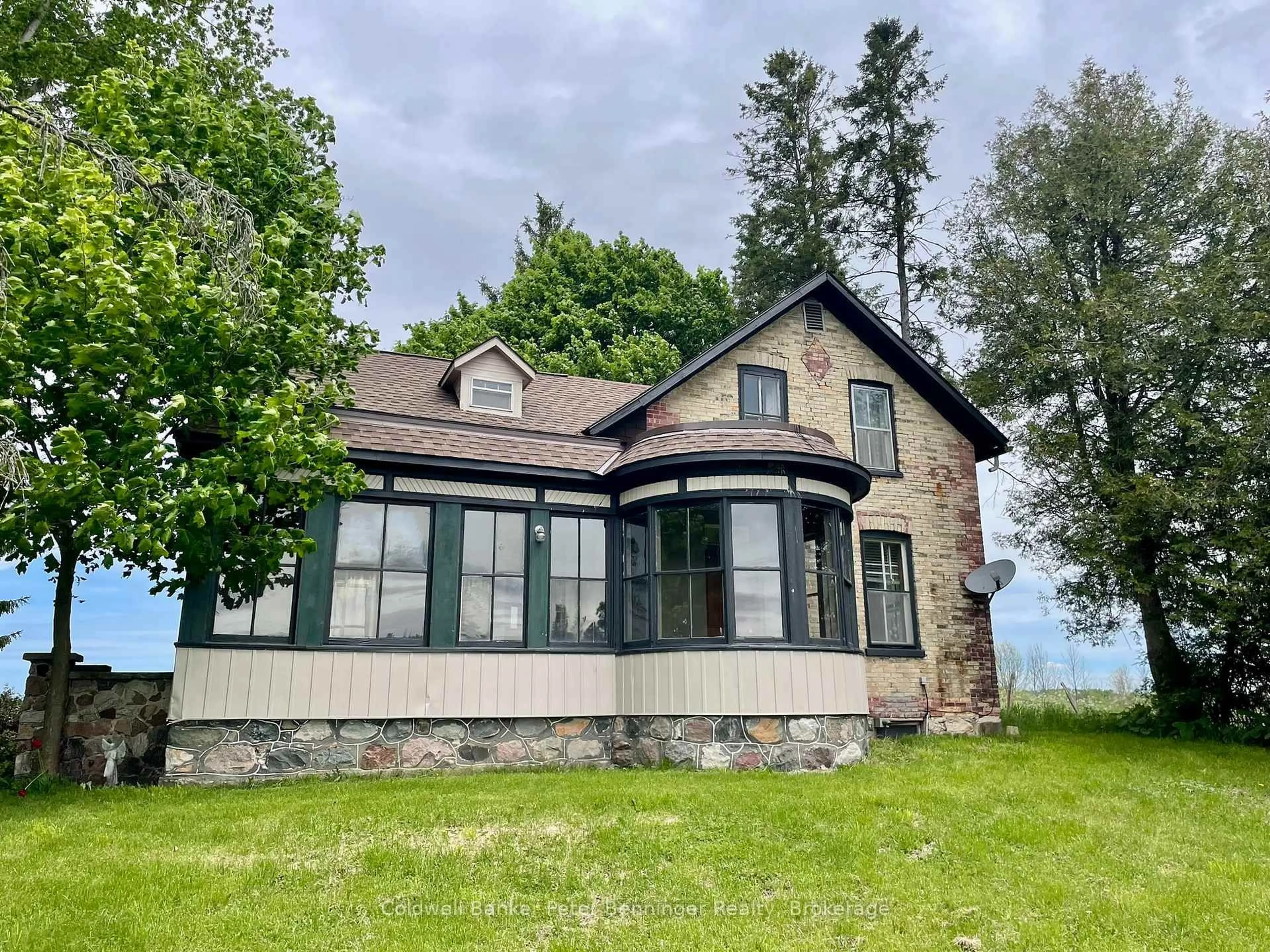 A pic from outside/outdoor area/front of a property/back of a property/a pic from drone, unknown for 1238 10 Concession, South Bruce Ontario N0G 2W0