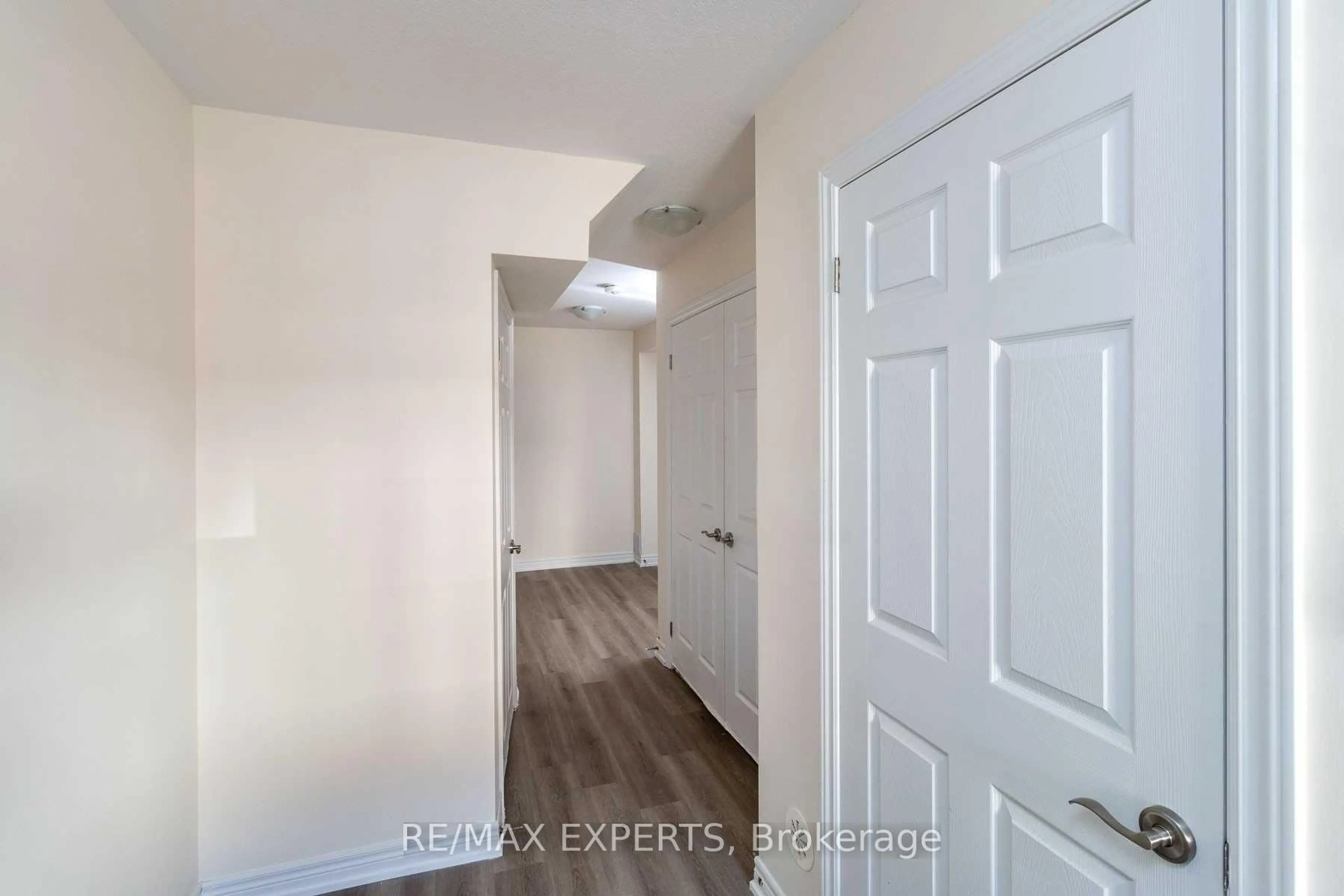 Indoor entryway for 755 Linden Dr #60, Cambridge Ontario N3H 0E4