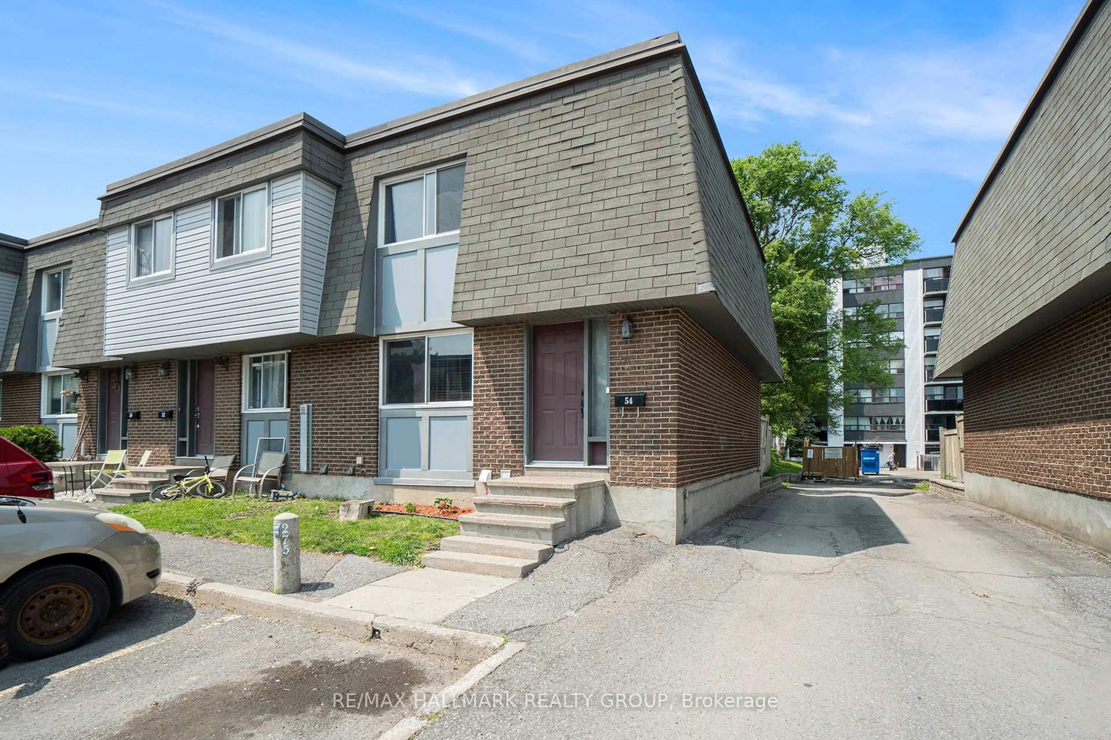 A pic from outside/outdoor area/front of a property/back of a property/a pic from drone, street for 54 Corley Private, Ottawa Ontario K1V 8T7