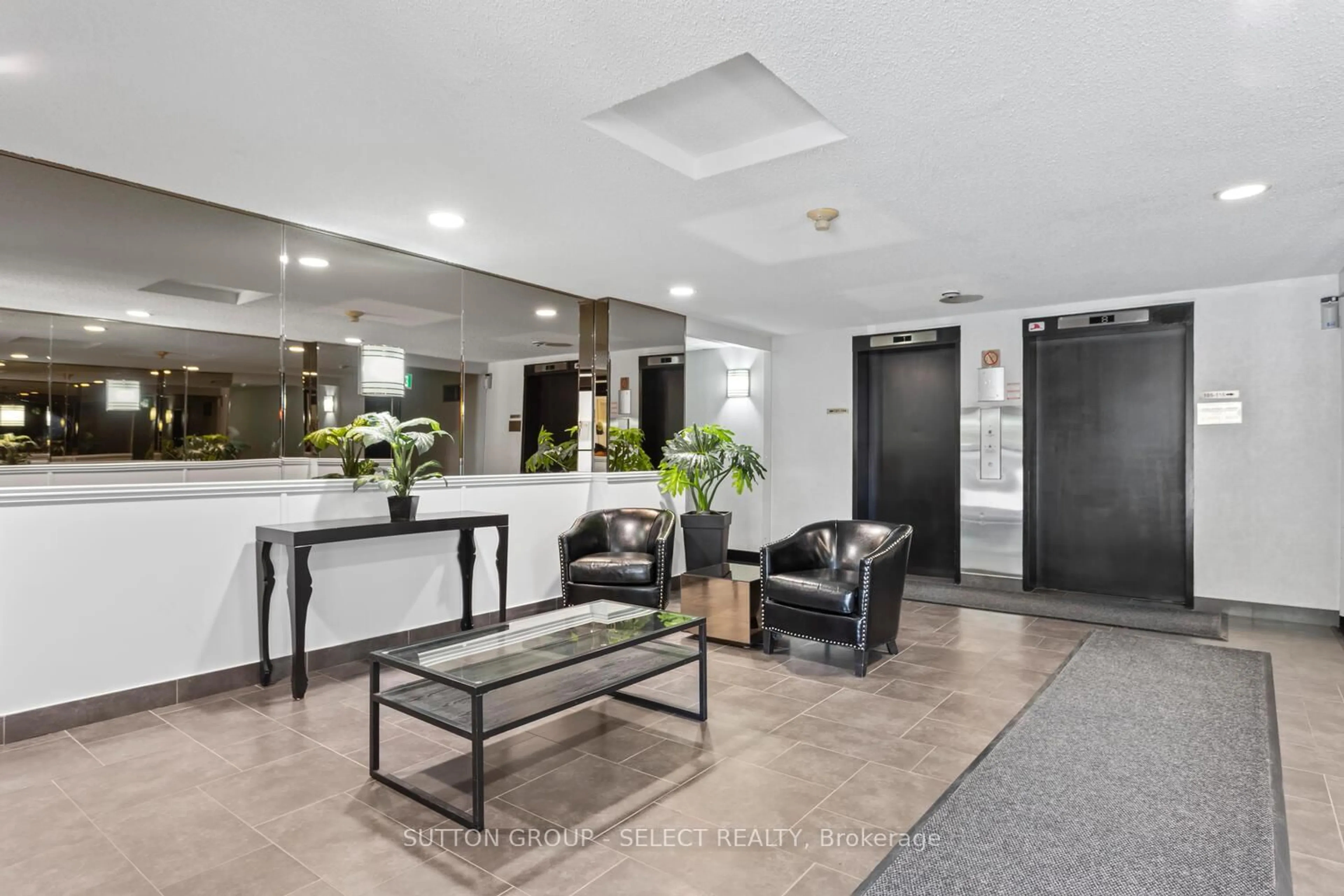 Lobby for 135 Baseline Rd #909, London South Ontario N6J 4W4