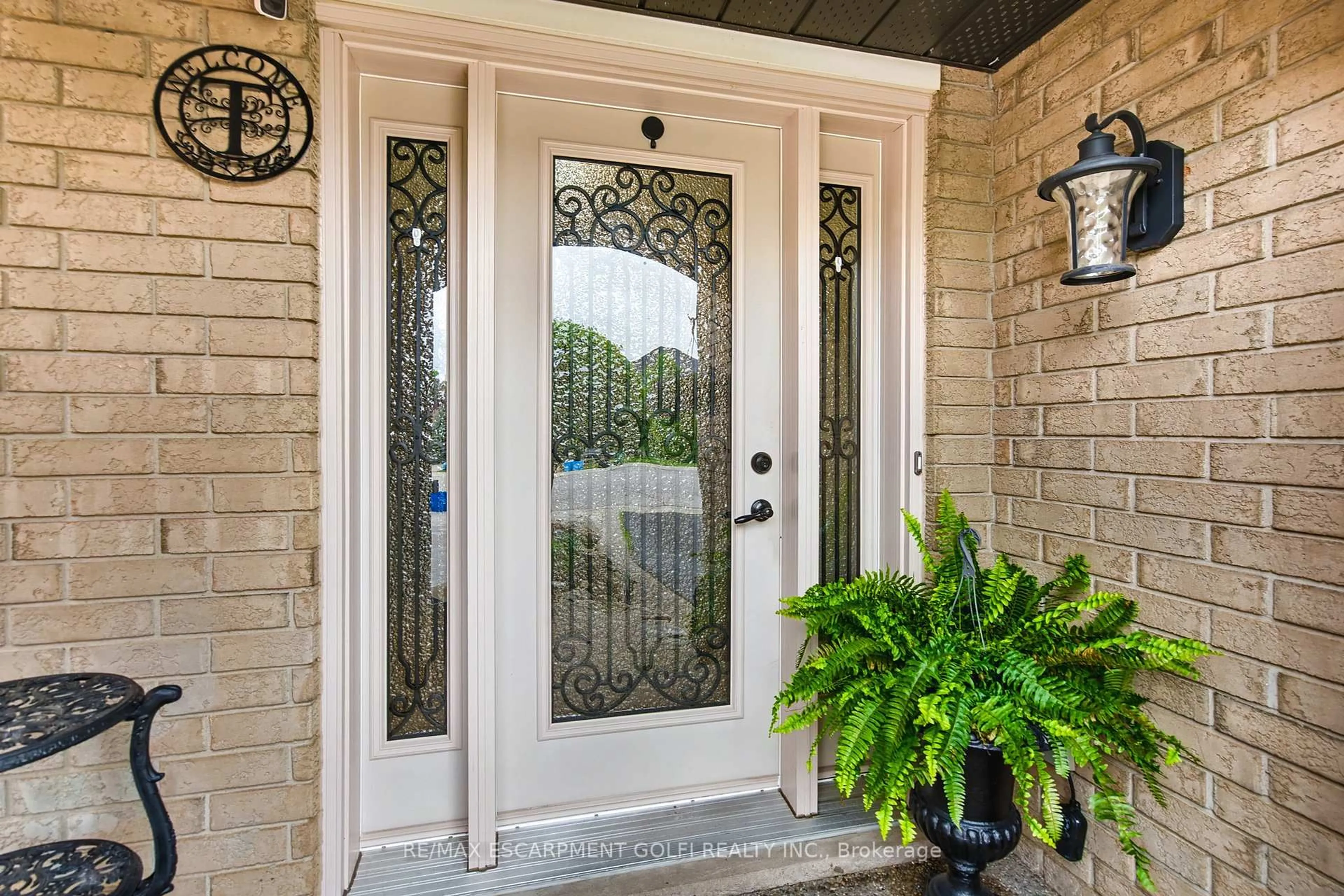 Indoor entryway for 317 Jacqueline Blvd, Hamilton Ontario L9B 2V7