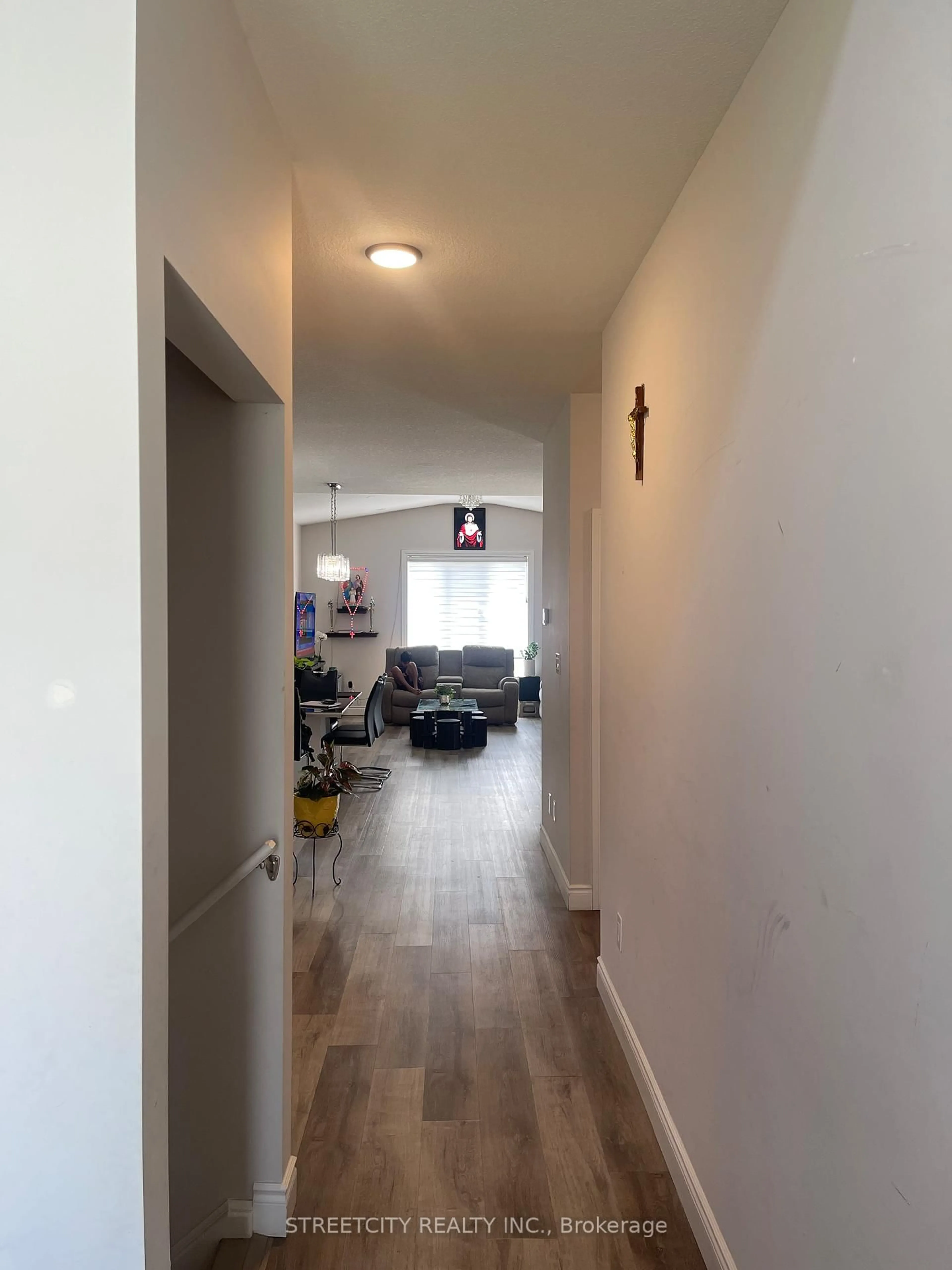 Unknown for 1754 Henrica Ave, London North Ontario N6G 0Y2