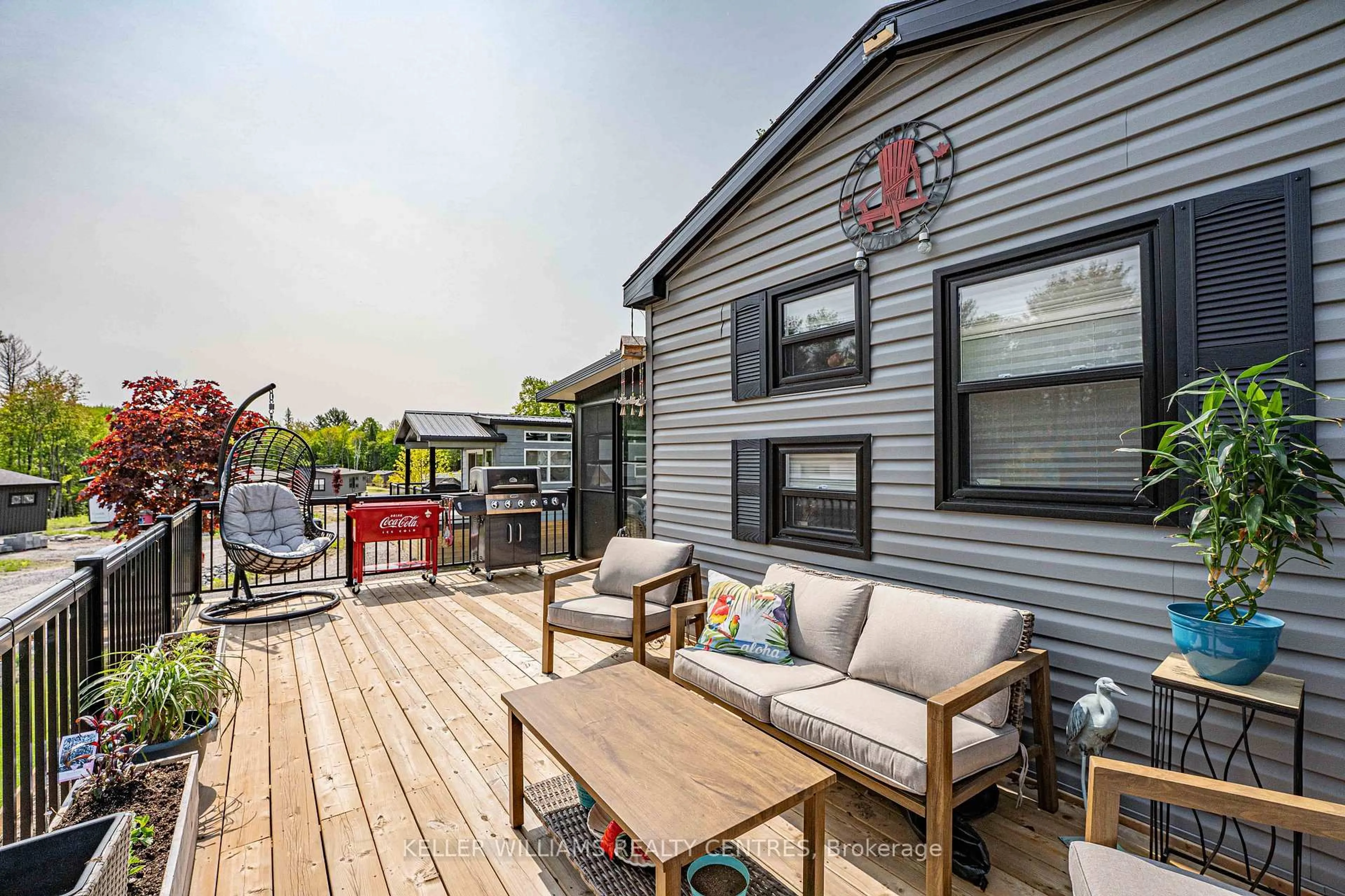 Patio, street for 1047 Bonnie Lake Camp Rd ##38 Lakeridge, Bracebridge Ontario P1L 1W9