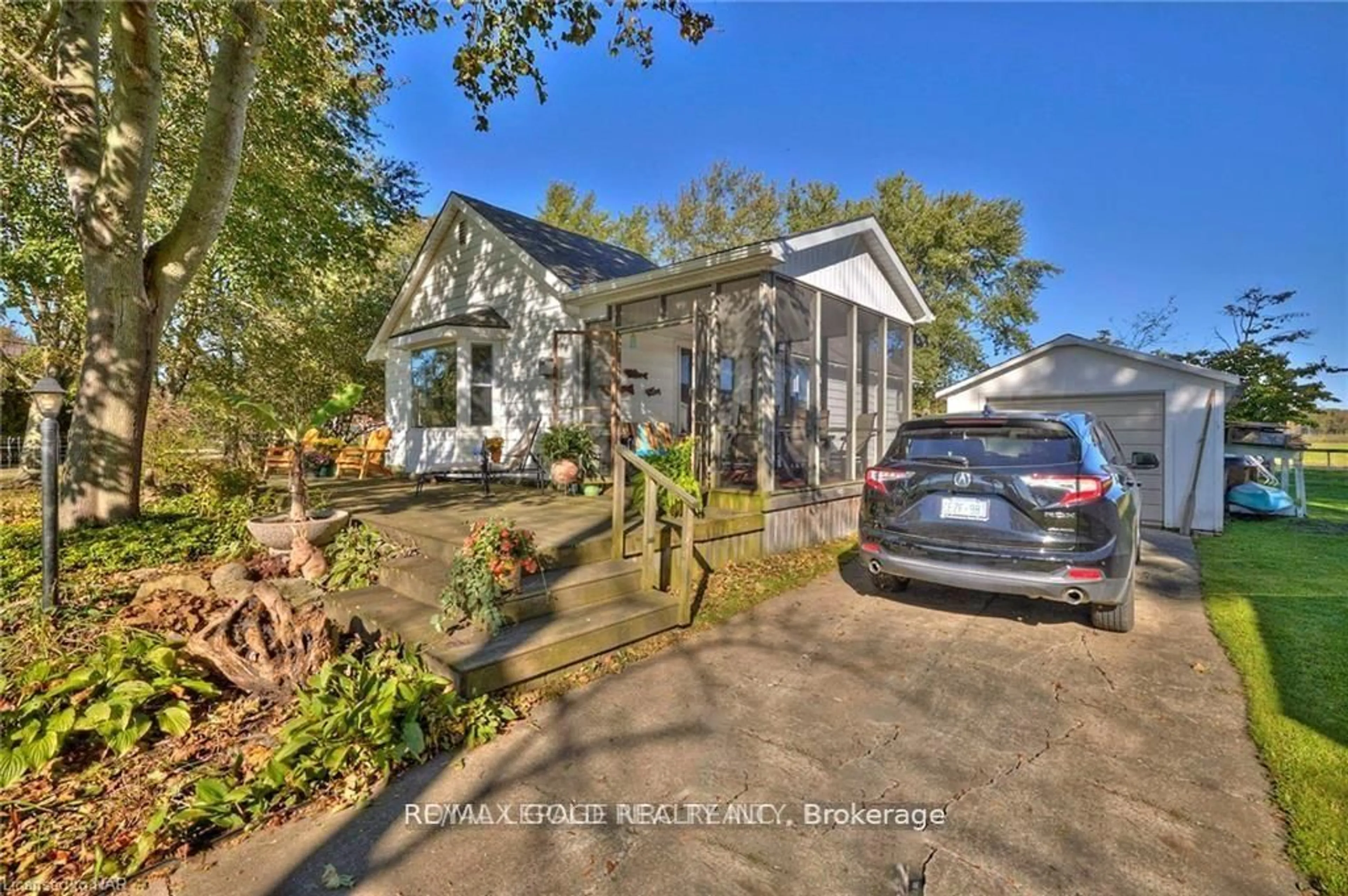 A pic from outside/outdoor area/front of a property/back of a property/a pic from drone, water/lake/river/ocean view for 35 Lakeview Line, Haldimand Ontario N1A 2W8