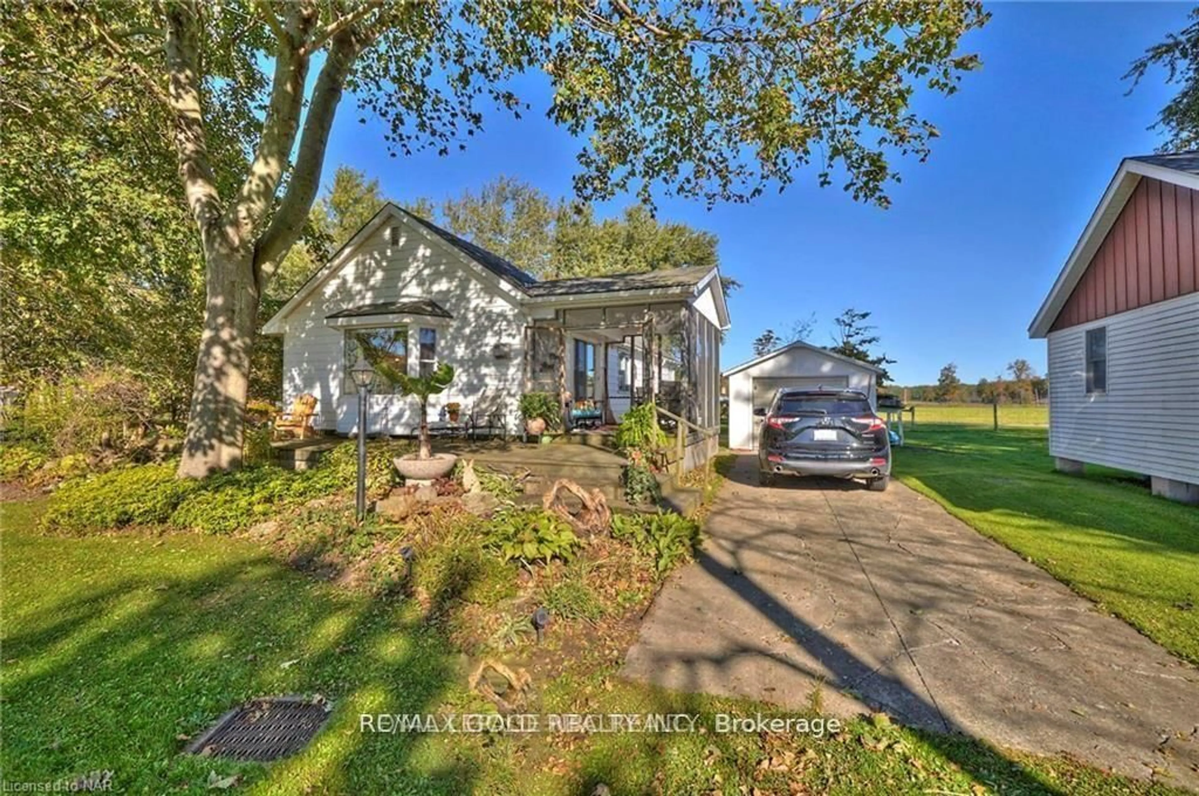 A pic from outside/outdoor area/front of a property/back of a property/a pic from drone, water/lake/river/ocean view for 35 Lakeview Line, Haldimand Ontario N1A 2W8
