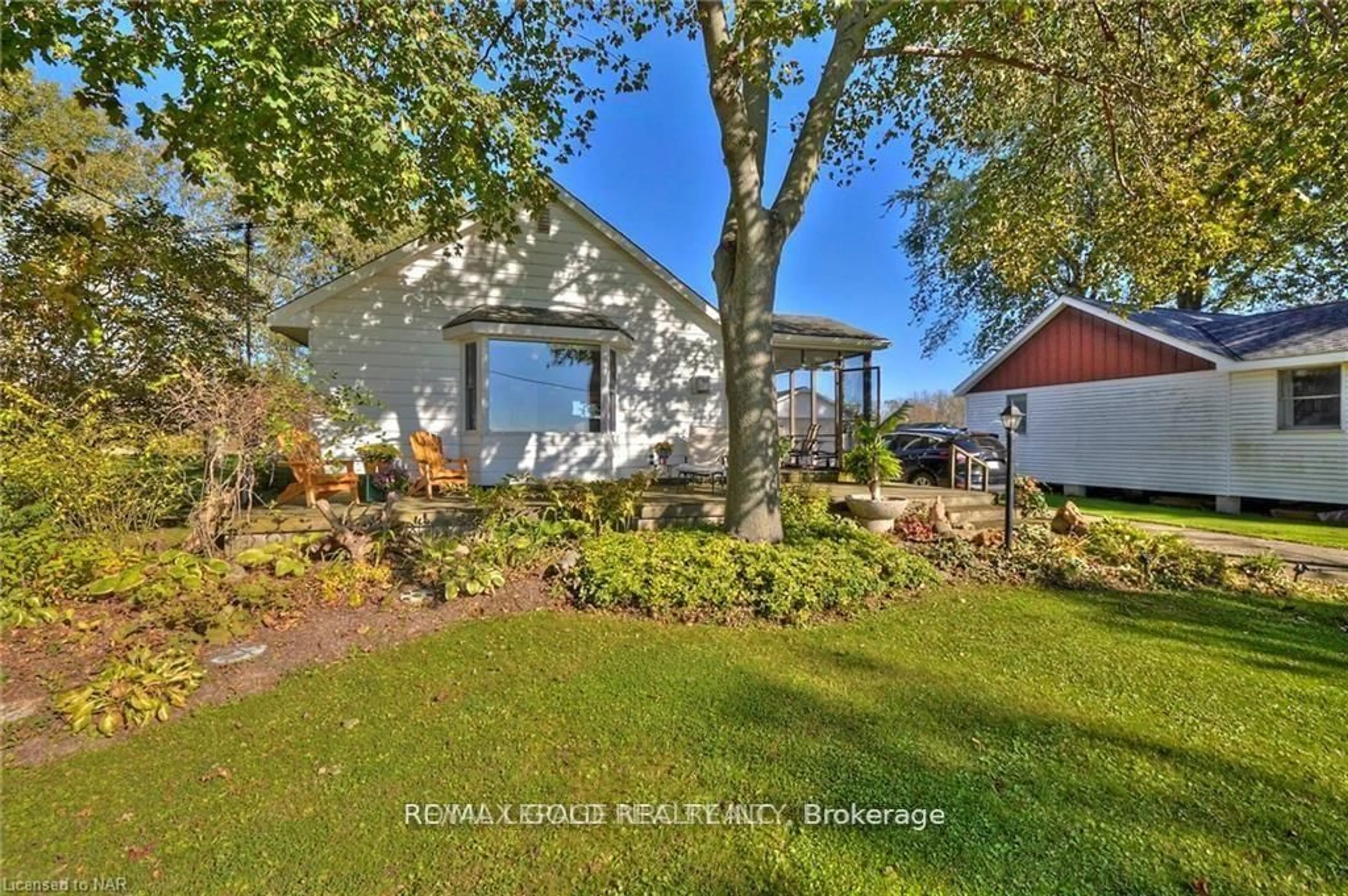A pic from outside/outdoor area/front of a property/back of a property/a pic from drone, water/lake/river/ocean view for 35 Lakeview Line, Haldimand Ontario N1A 2W8