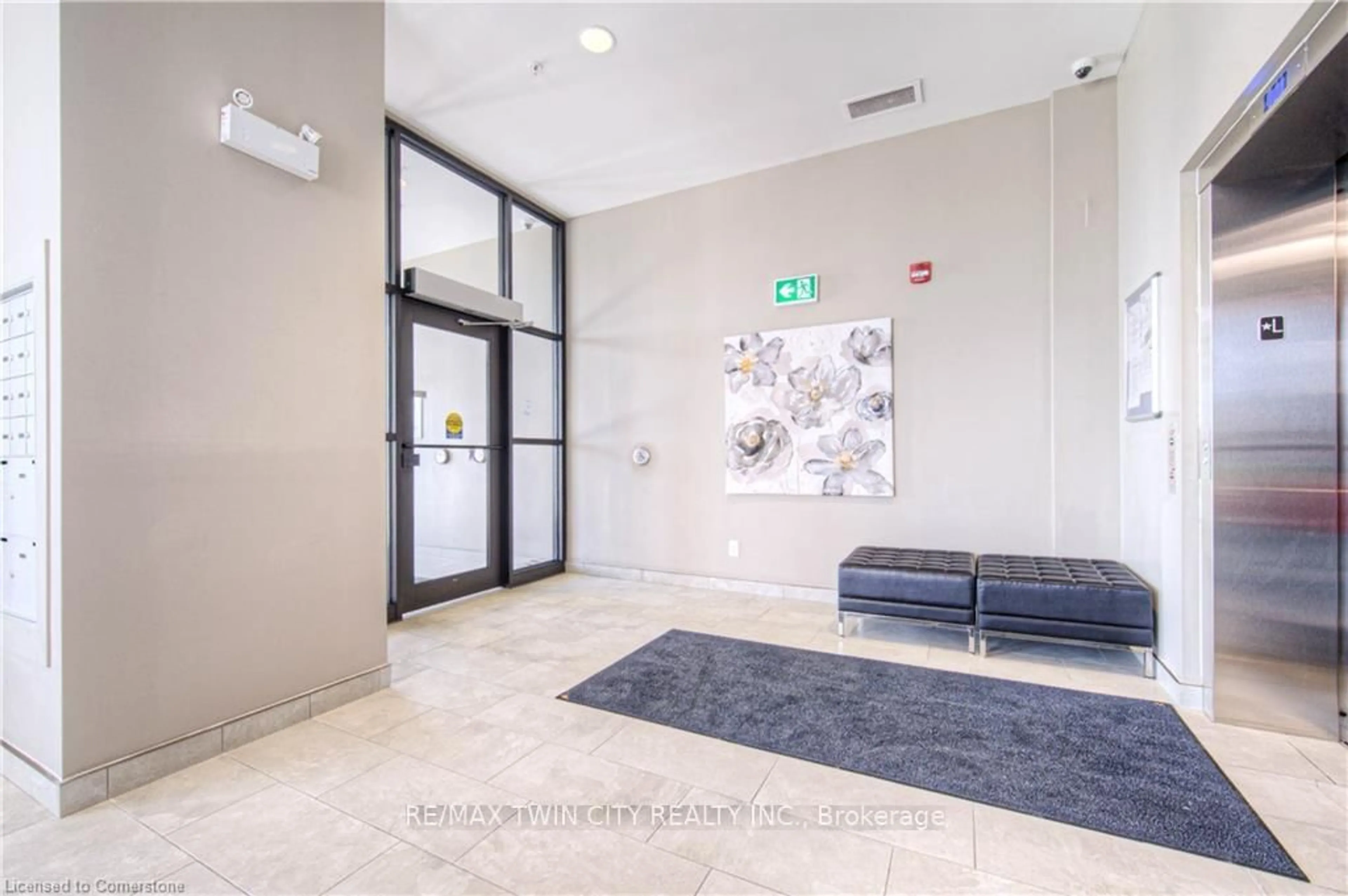 Indoor foyer for 175 Commonwealth St #406, Kitchener Ontario N2E 0H4