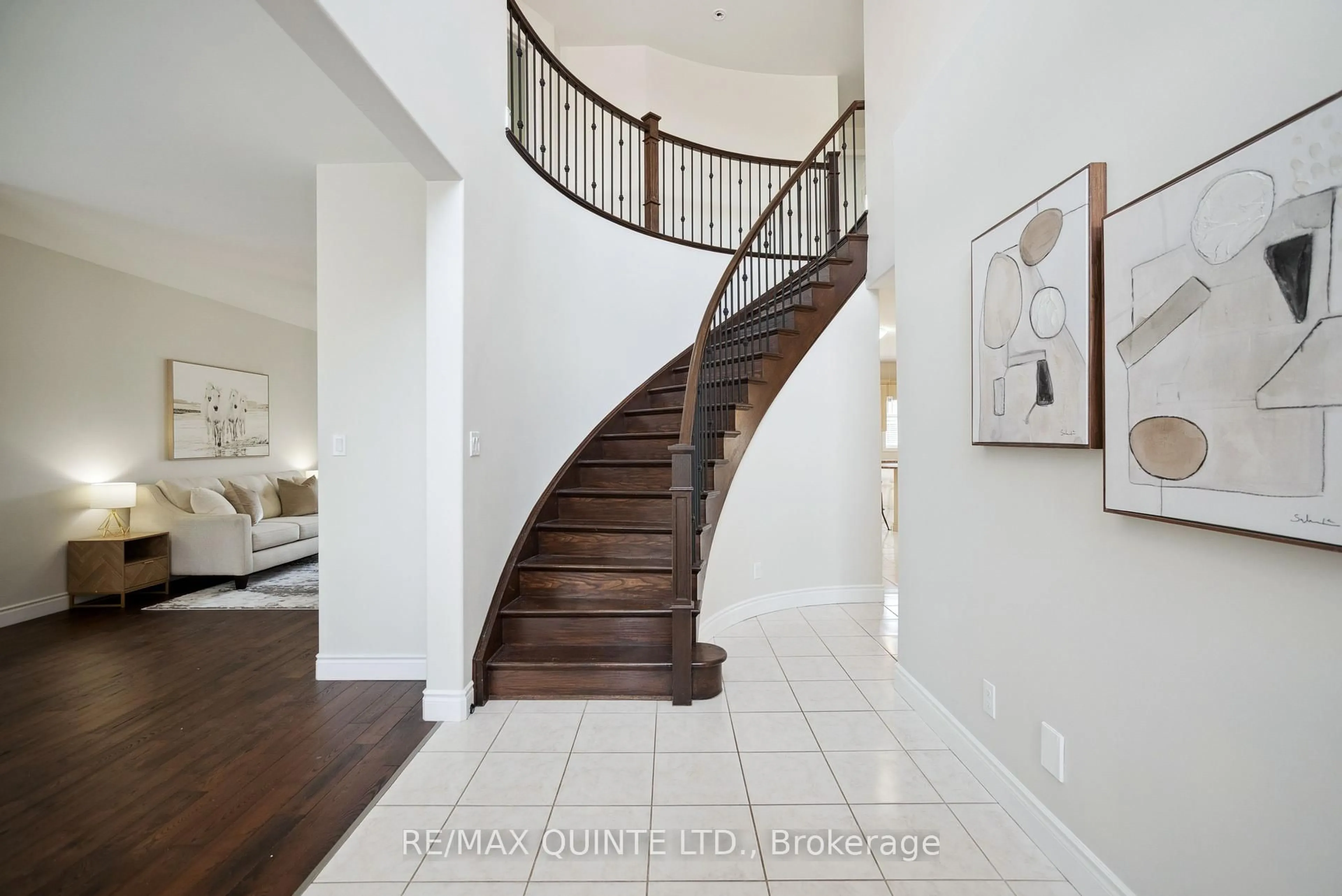 Stairs for 91 Hampton Ridge Dr, Belleville Ontario K8N 0E6