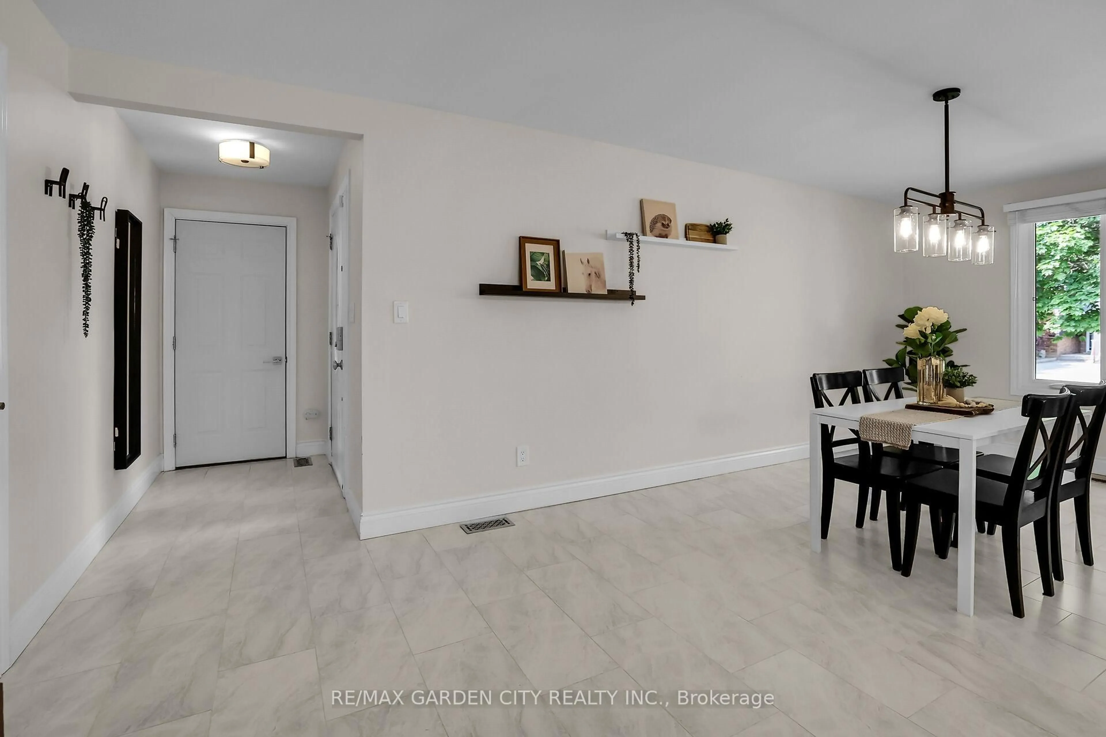 Unknown for 37 The Meadows St, St. Catharines Ontario L2N 7K8