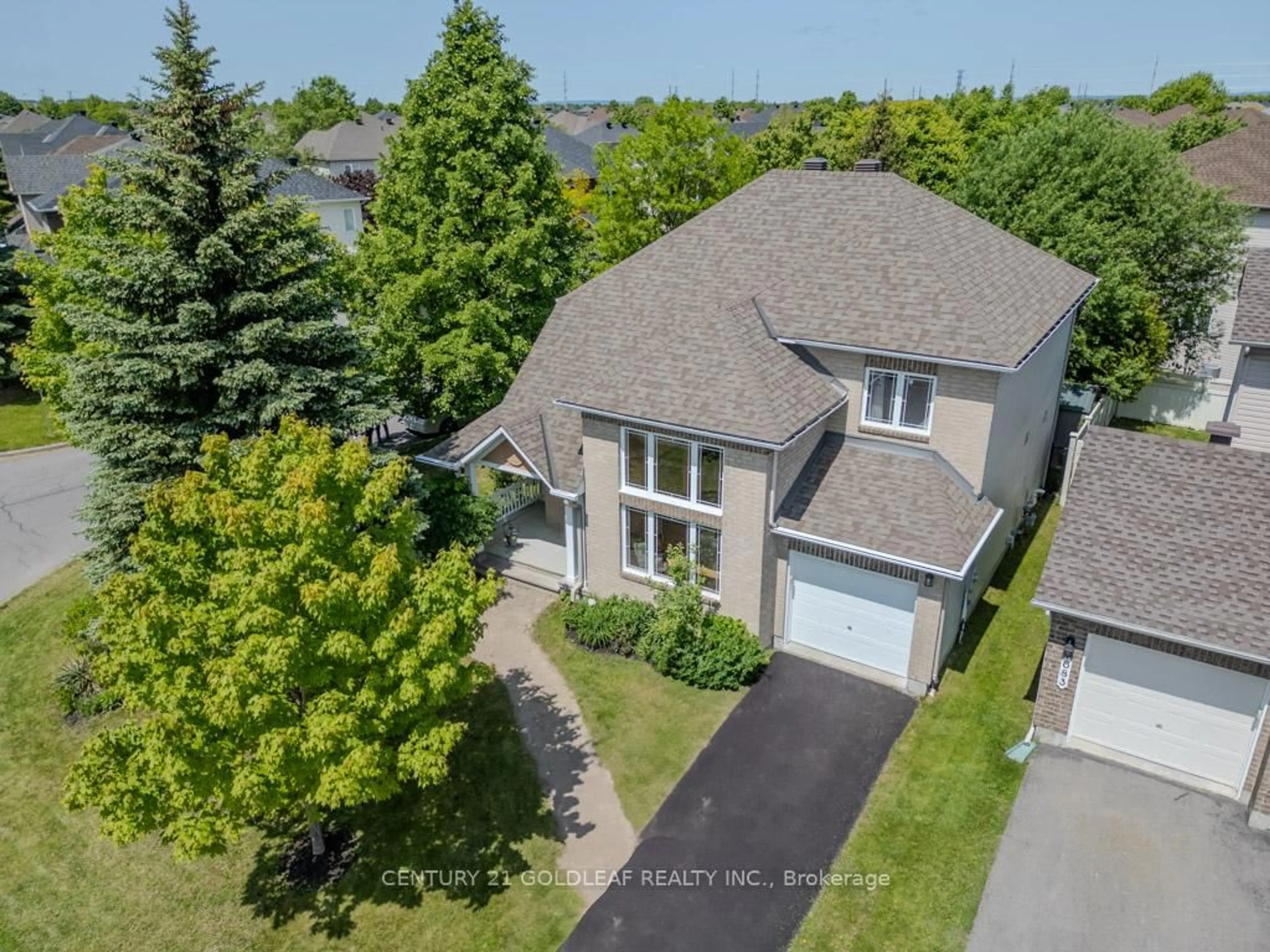 A pic from outside/outdoor area/front of a property/back of a property/a pic from drone, street for 681 Aquaview Dr, Orleans Ontario K4A 4W5