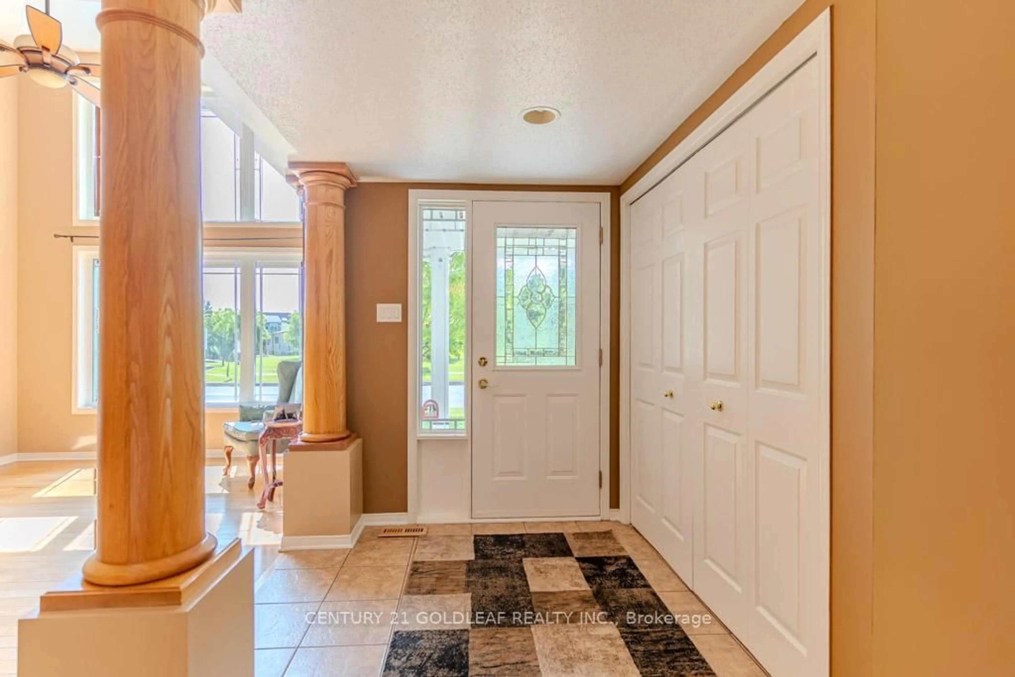 Indoor entryway for 681 Aquaview Dr, Orleans Ontario K4A 4W5