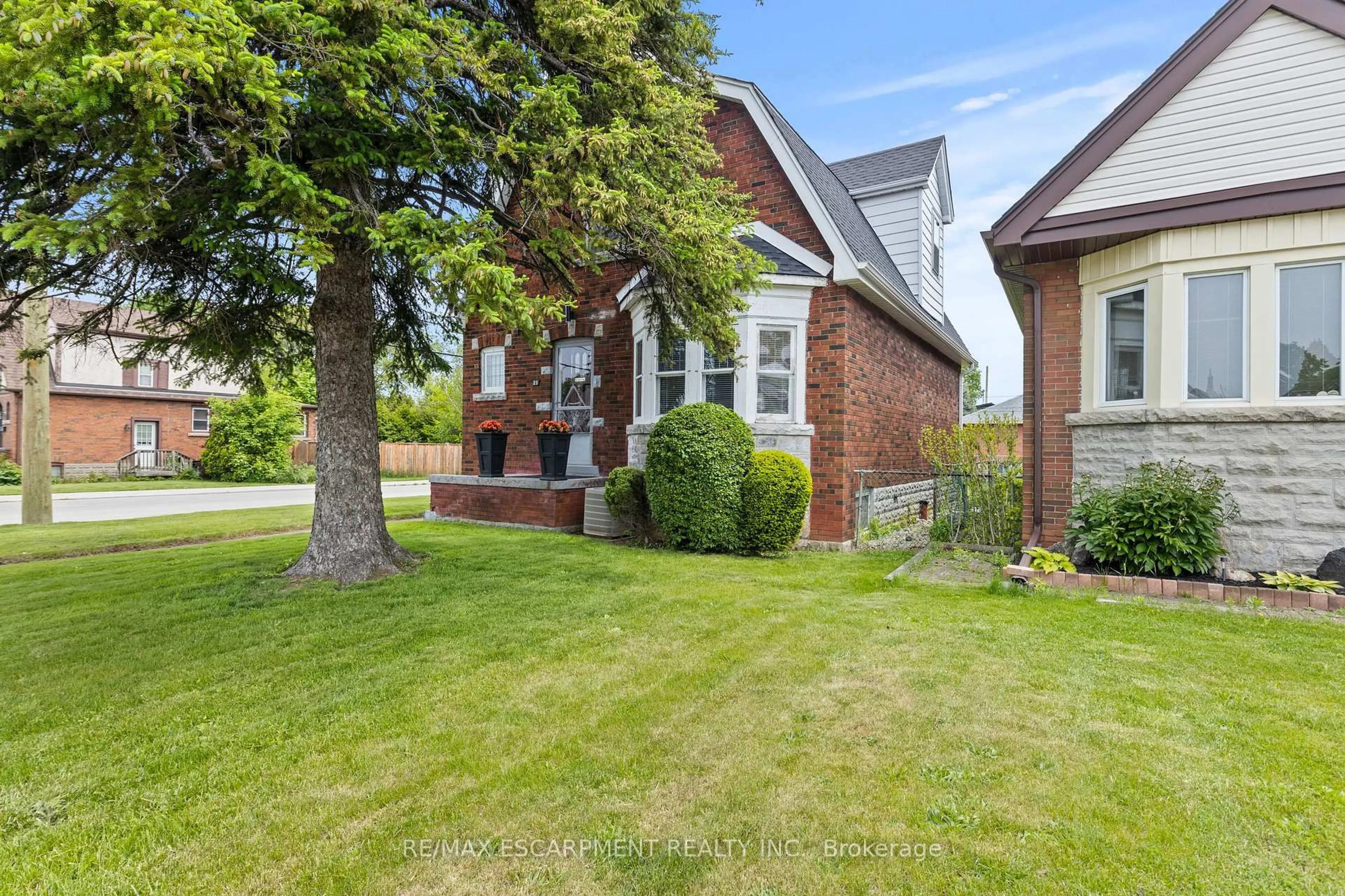 Home with brick exterior material, street for 29 Barons Ave, Hamilton Ontario L8K 2Y1