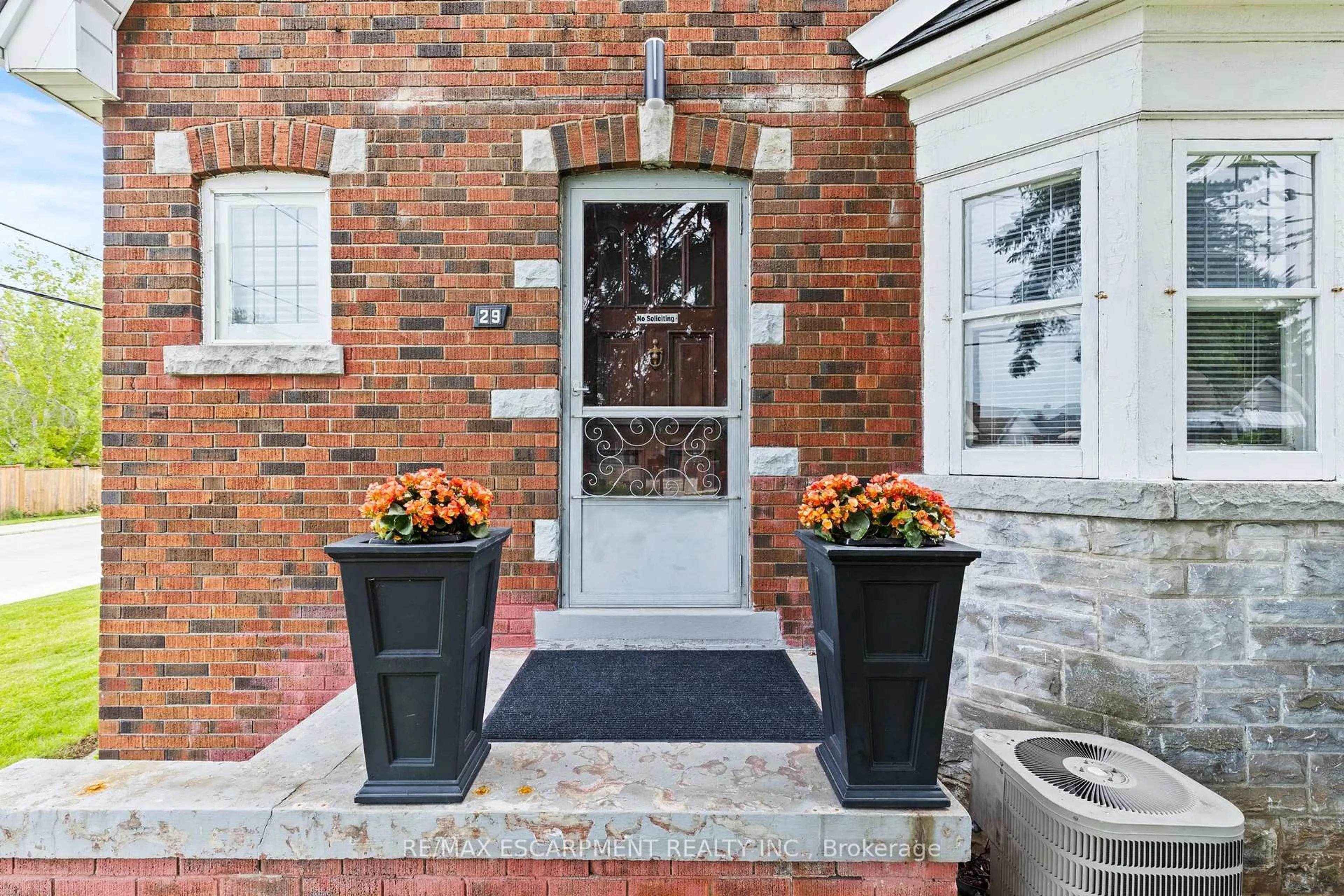 Unknown for 29 Barons Ave, Hamilton Ontario L8K 2Y1