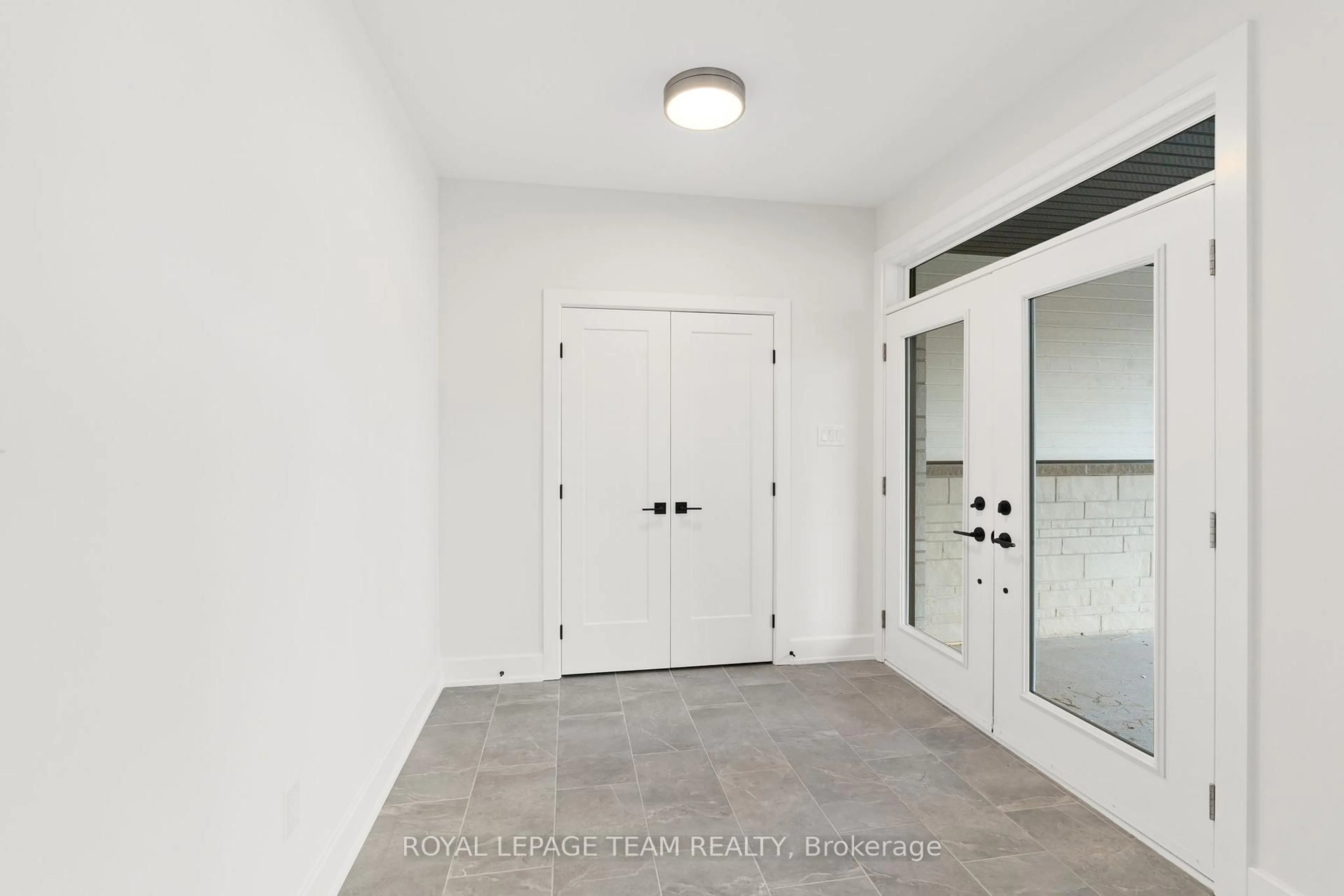 Indoor entryway for 79 Hogan Dr, Arnprior Ontario K7S 0H8
