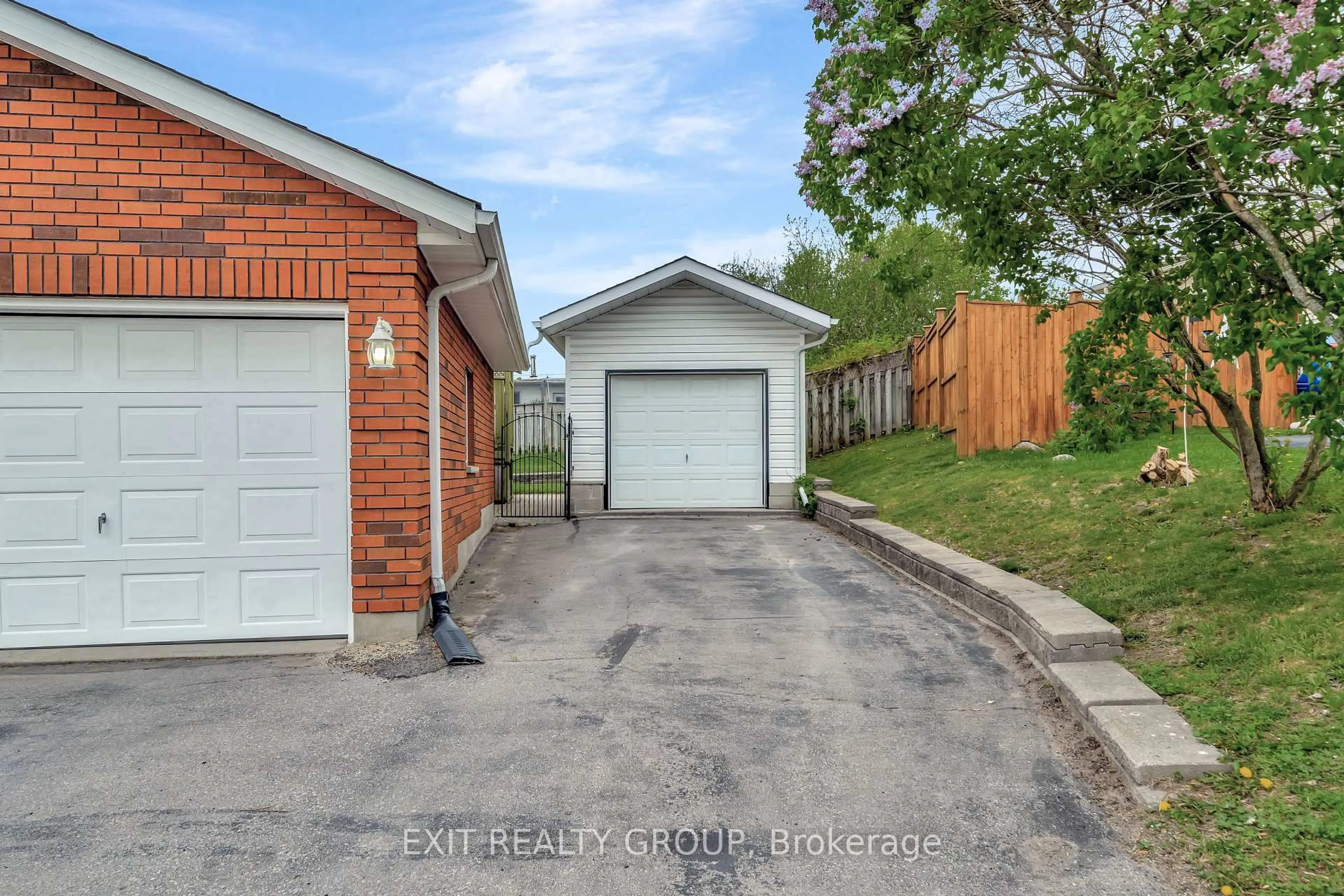 Unknown for 44 Bleeker Ave, Quinte West Ontario K8V 6M8