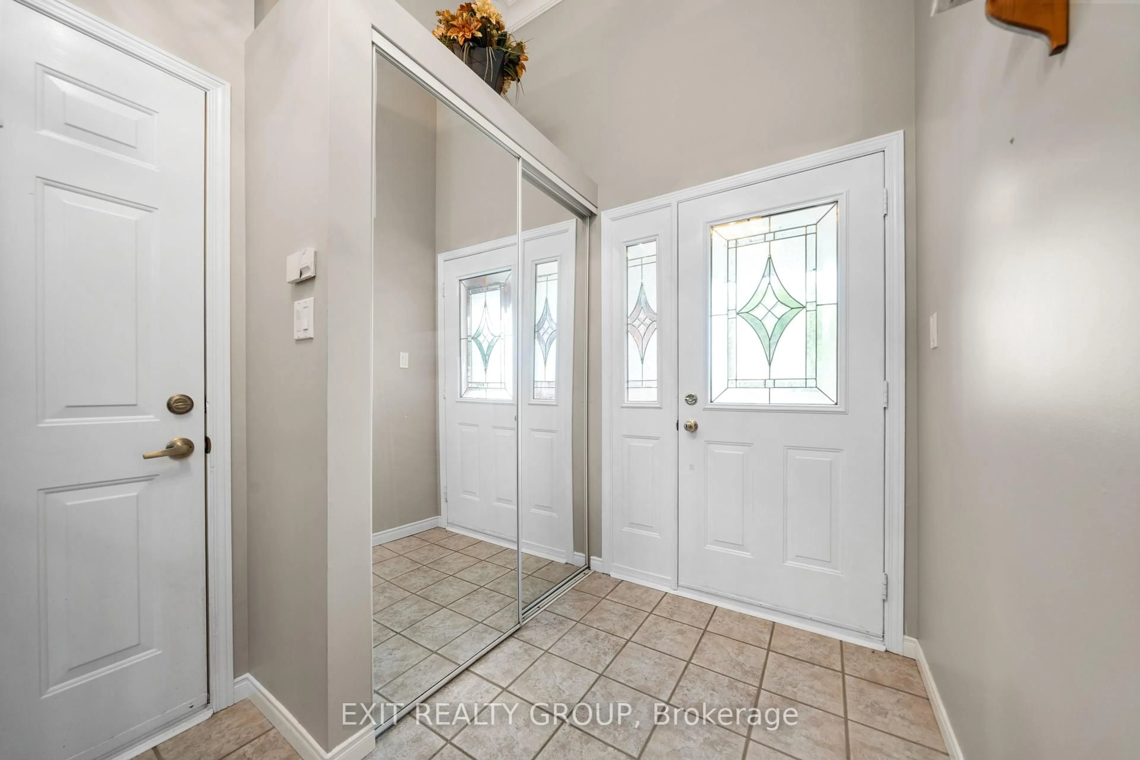 Indoor entryway for 44 Bleeker Ave, Quinte West Ontario K8V 6M8