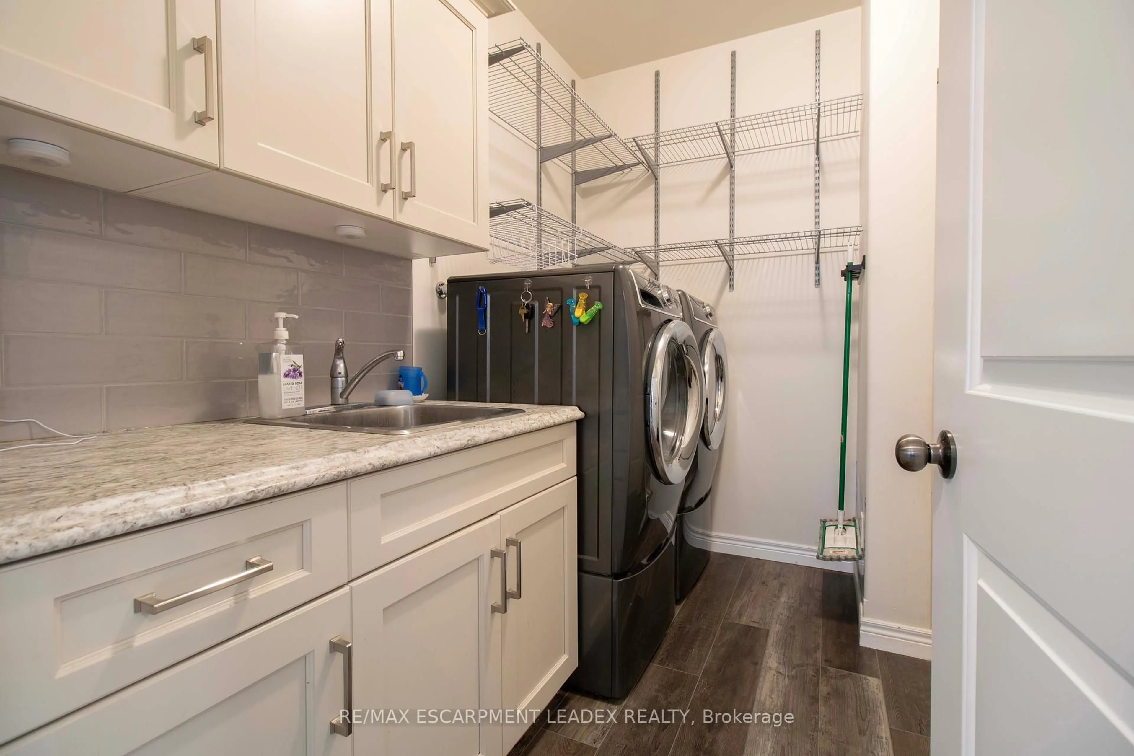 Laundry room for 31 Sycamore Dr, Norfolk Ontario N0A 1N6