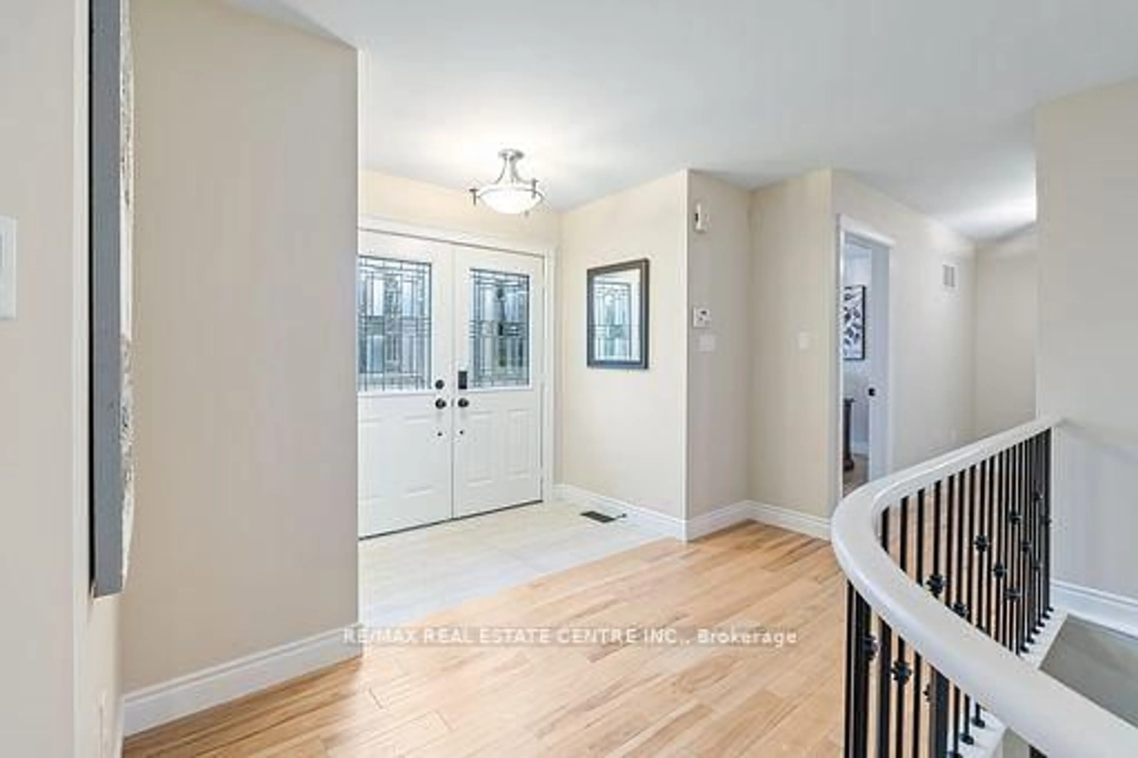Indoor entryway for 11 ASPEN Crt, Erin Ontario N0B 1T0