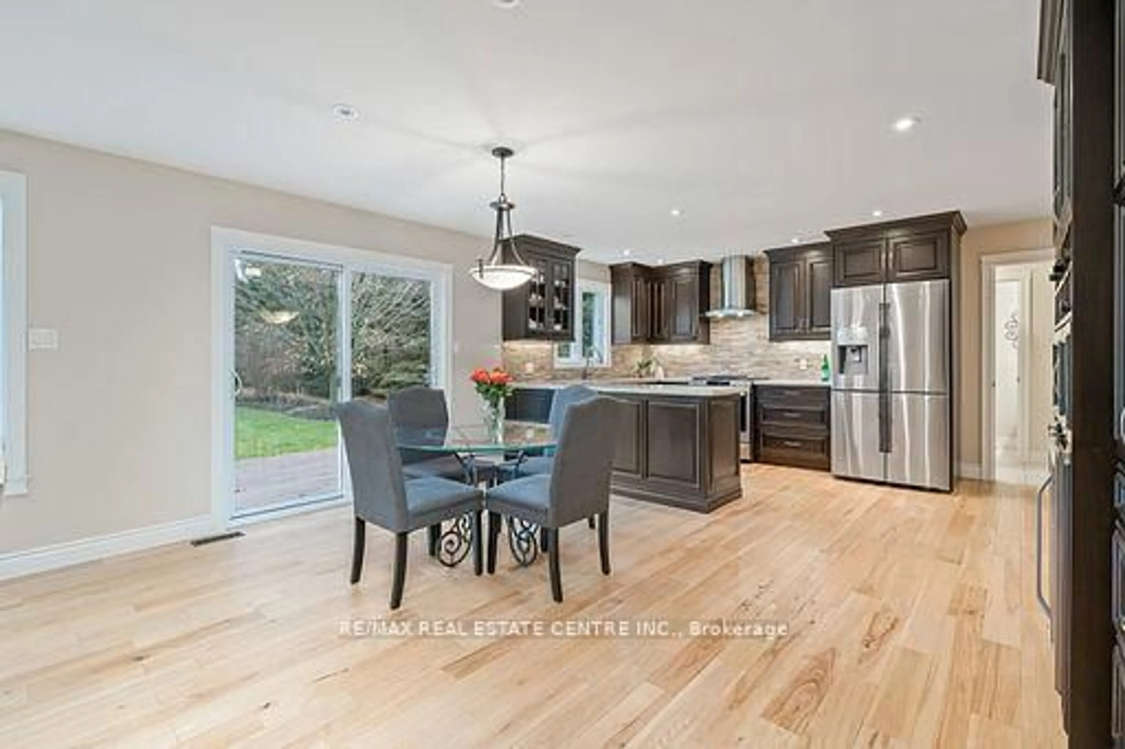 Open concept kitchen, unknown for 11 ASPEN Crt, Erin Ontario N0B 1T0