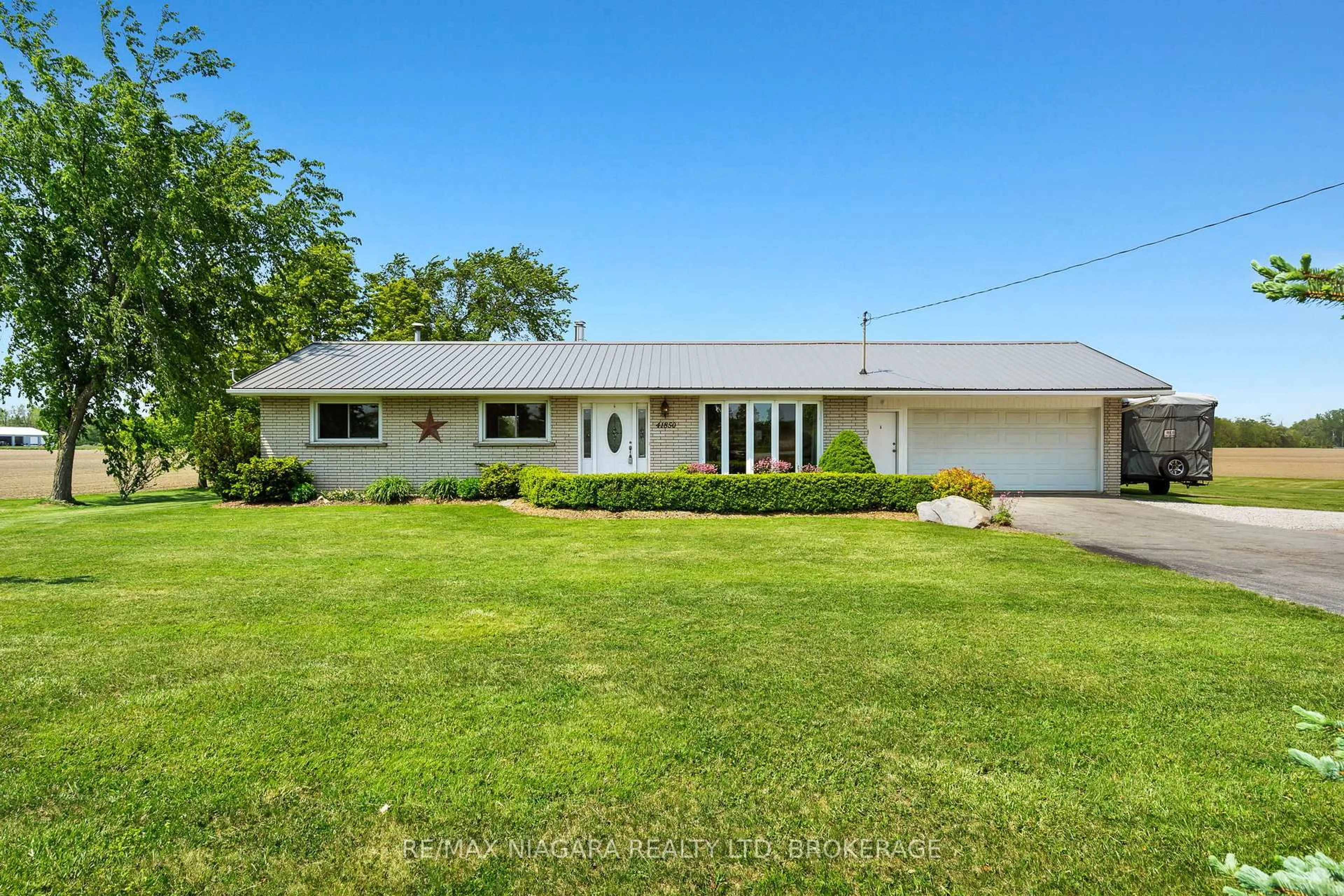 A pic from outside/outdoor area/front of a property/back of a property/a pic from drone, street for 41850 Forks Rd, Wainfleet Ontario L0S 1V0