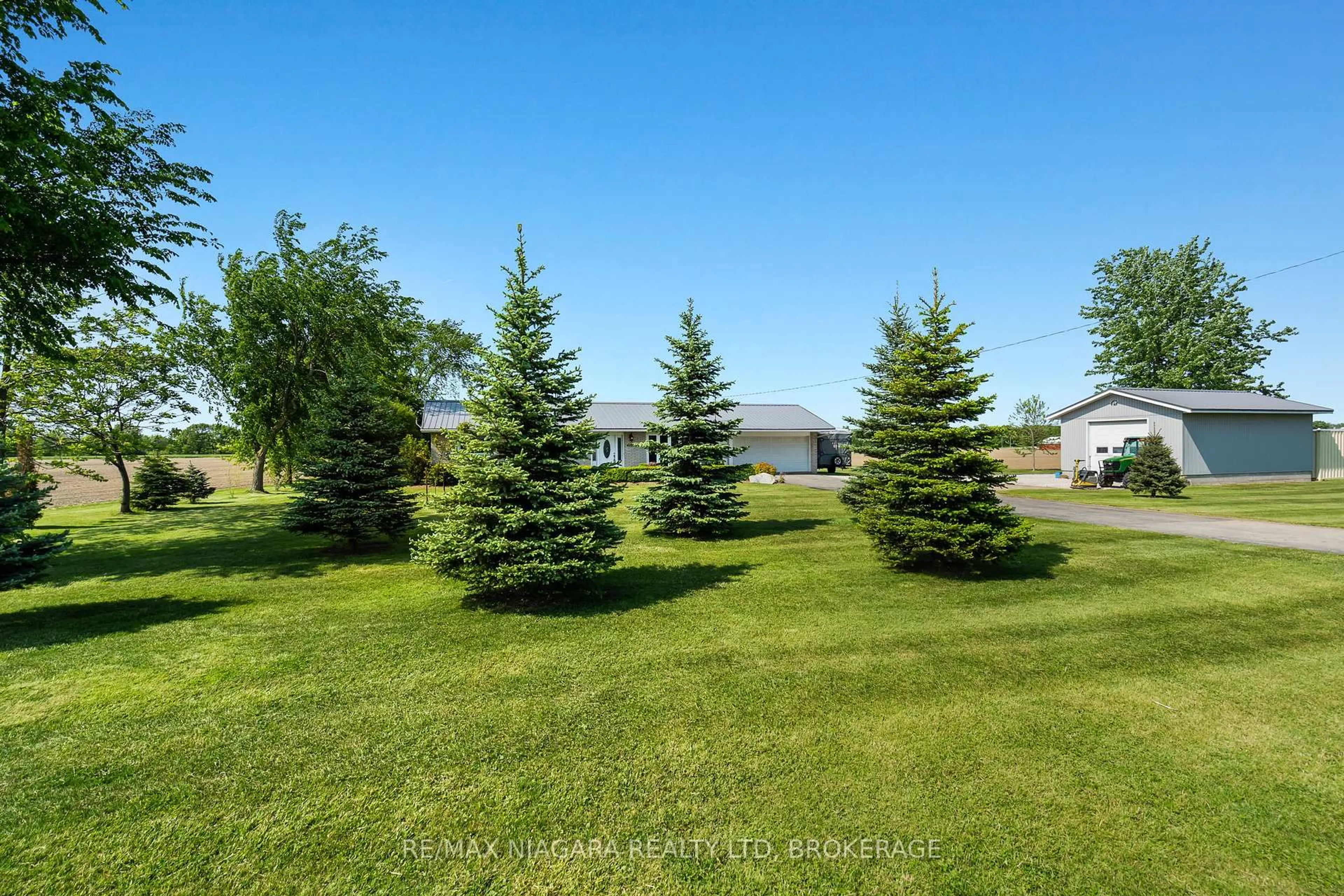 A pic from outside/outdoor area/front of a property/back of a property/a pic from drone, water/lake/river/ocean view for 41850 Forks Rd, Wainfleet Ontario L0S 1V0