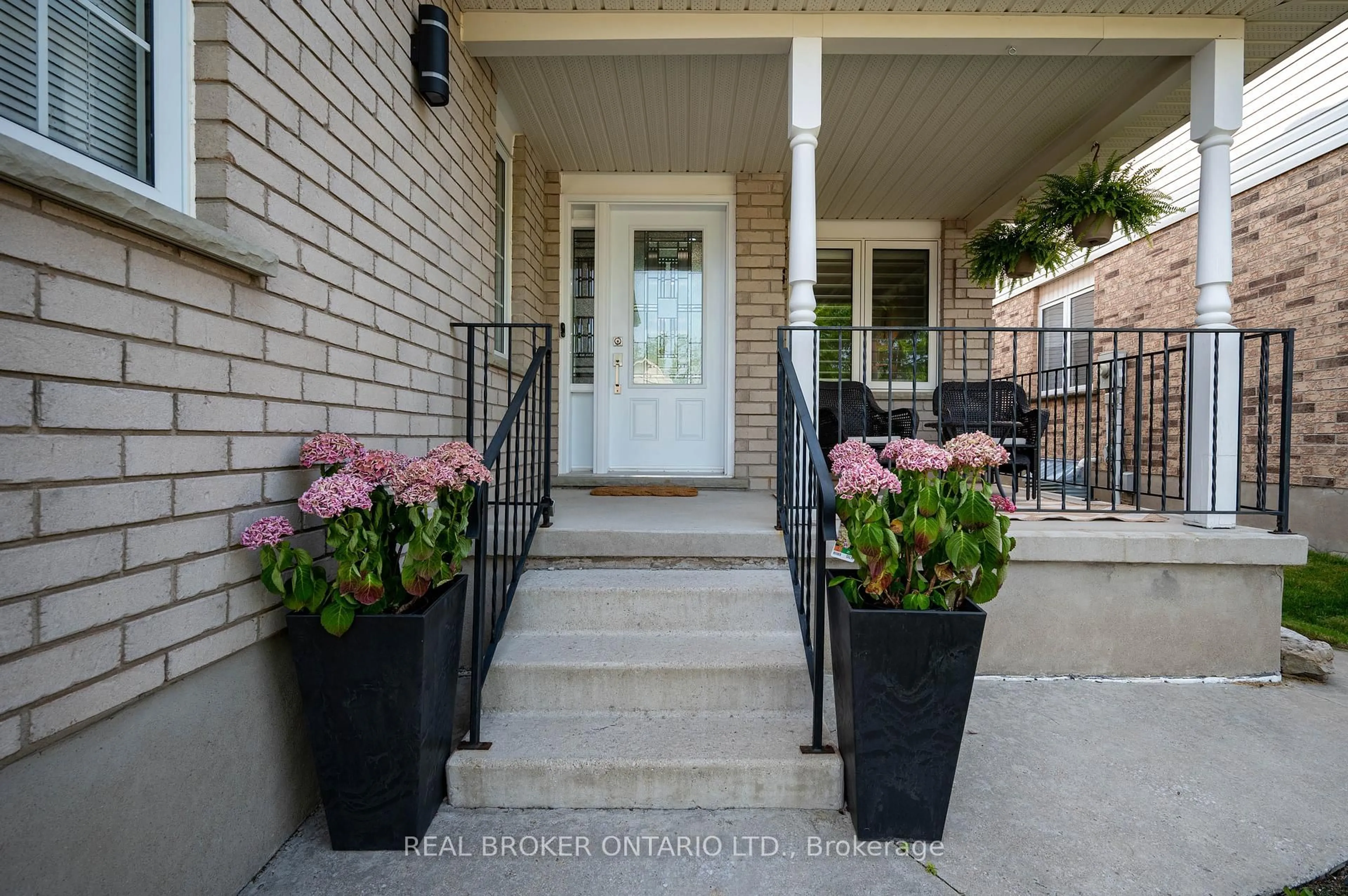 Indoor entryway for 331 Hidden Creek Dr, Kitchener Ontario N2N 3N3