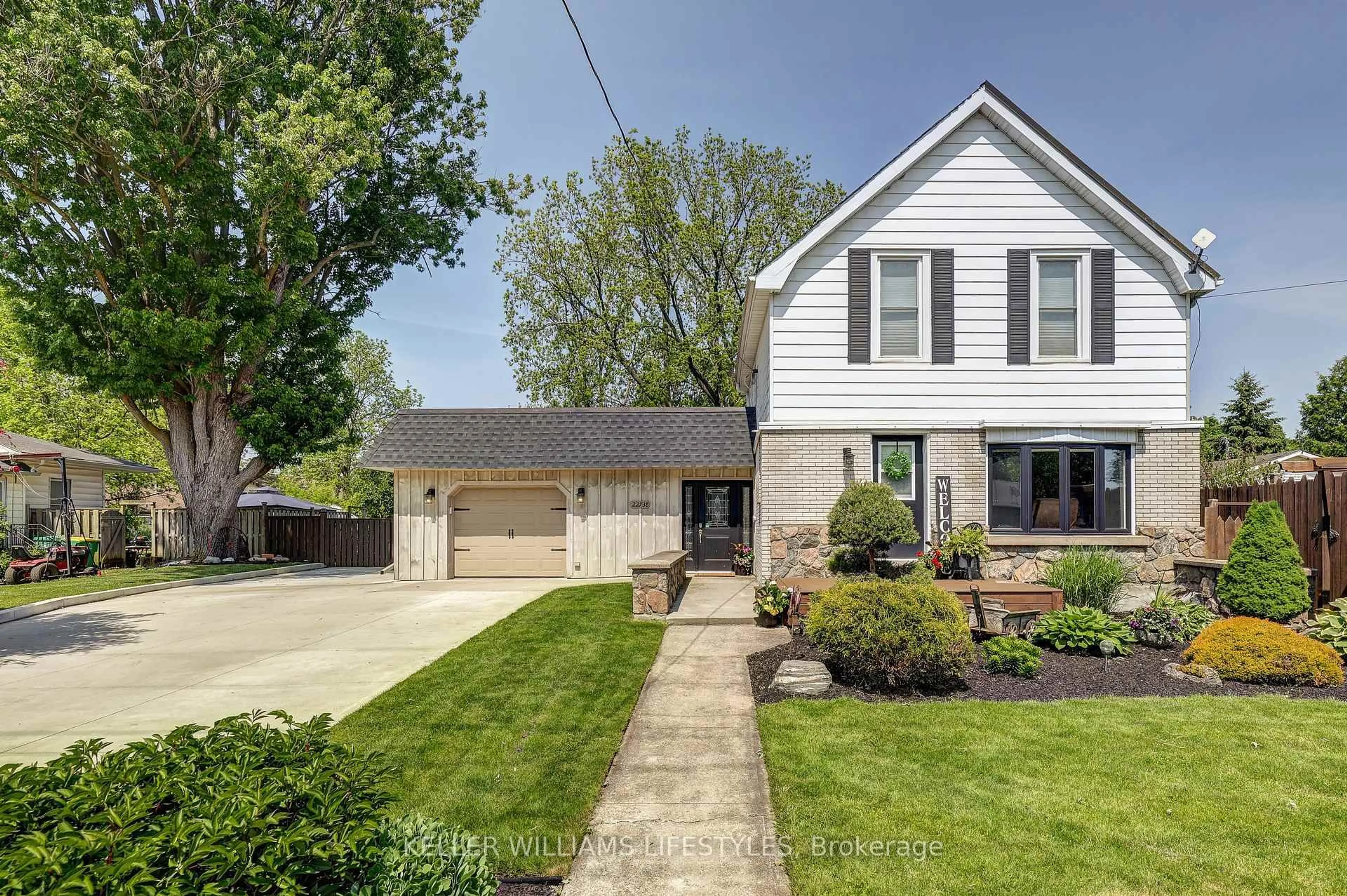 Home with vinyl exterior material, street for 22738 Thames Rd, Southwest Middlesex Ontario N0L 1A0