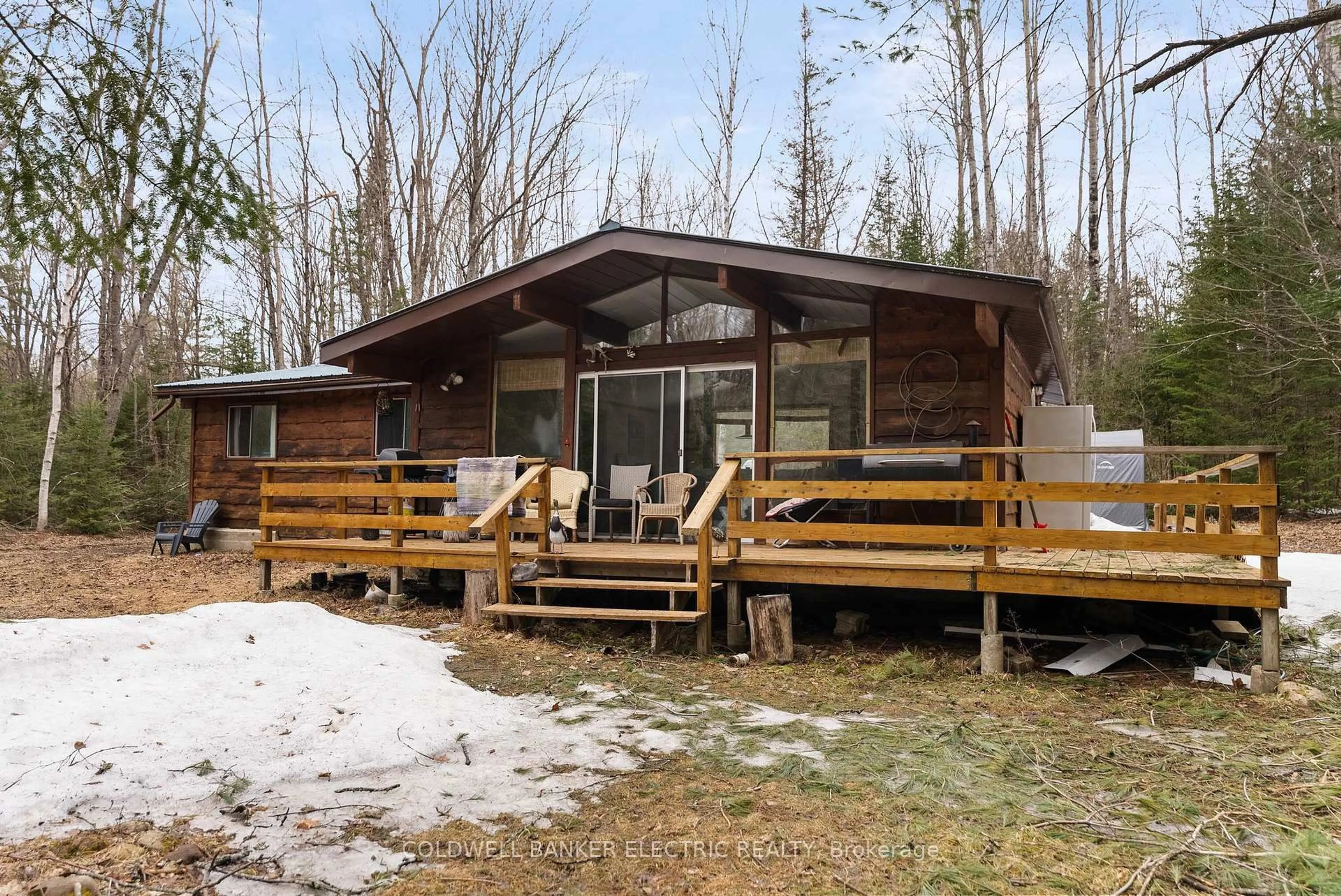 Patio, unknown for 2313 The South Rd, Coe Hill Ontario K0L 1P0