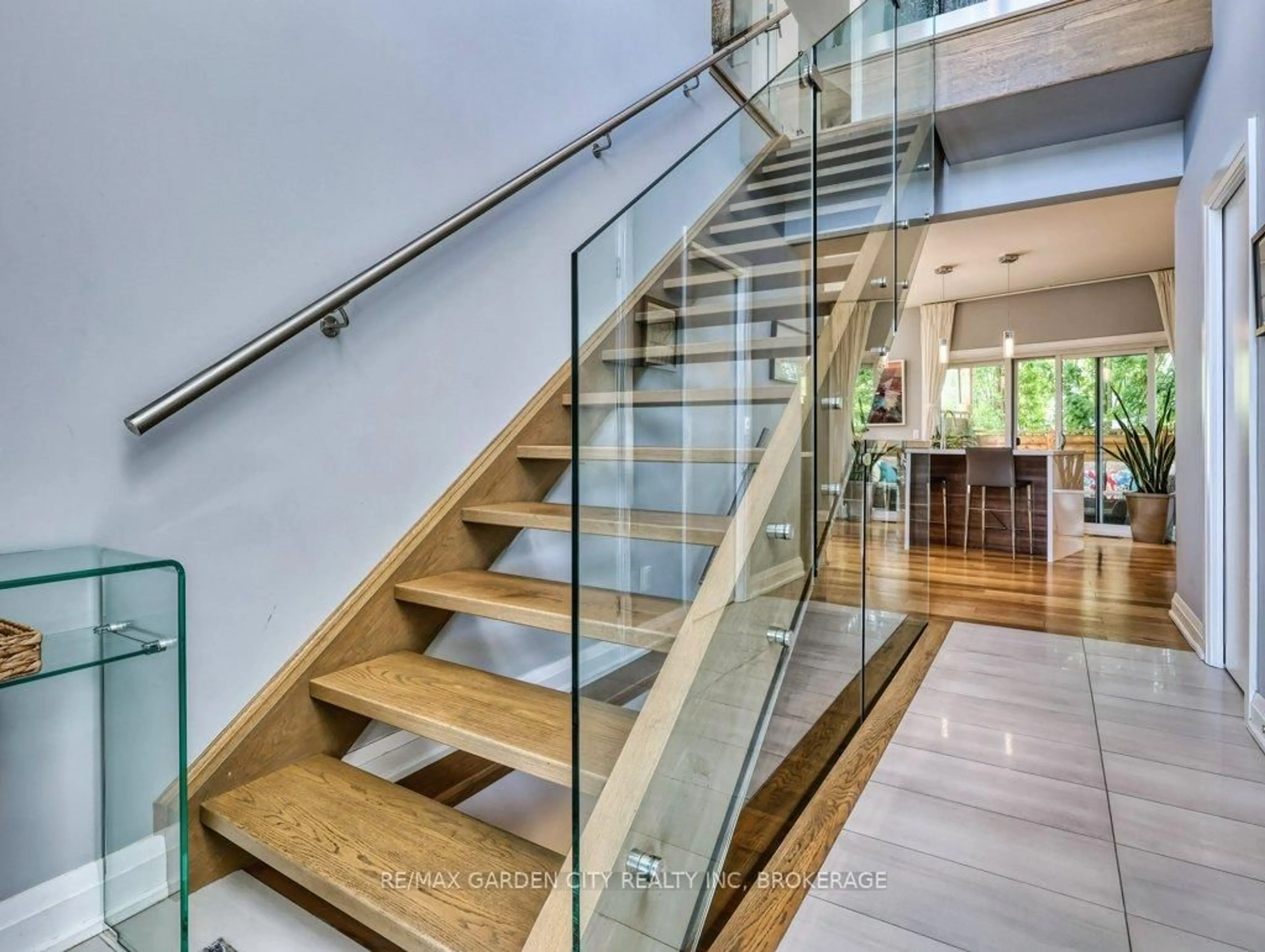 Stairs for 11 Beamer Crt, Thorold Ontario L2V 3X7