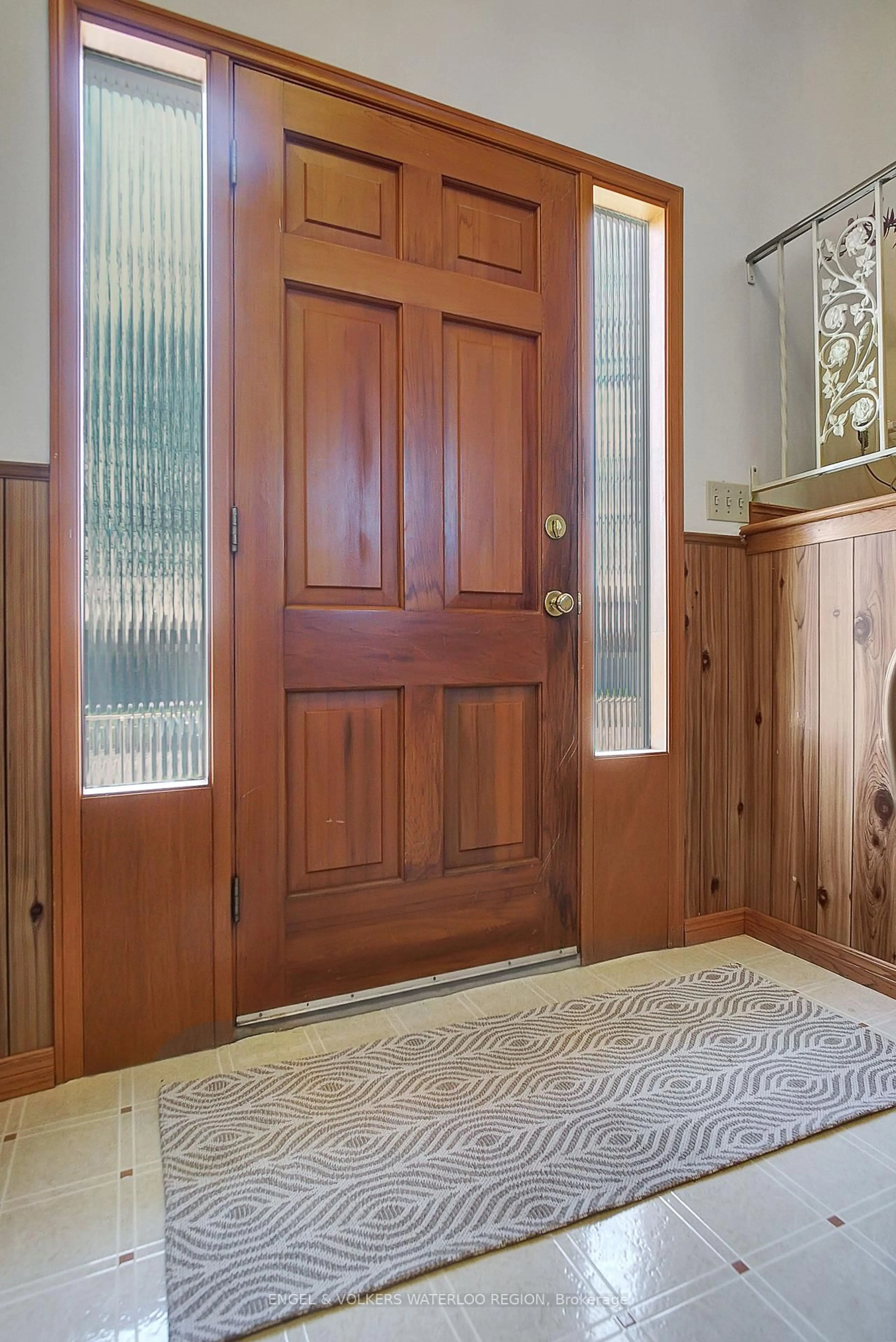 Indoor entryway for 137 Wimbleton Cres, Kitchener Ontario N2B 3K4