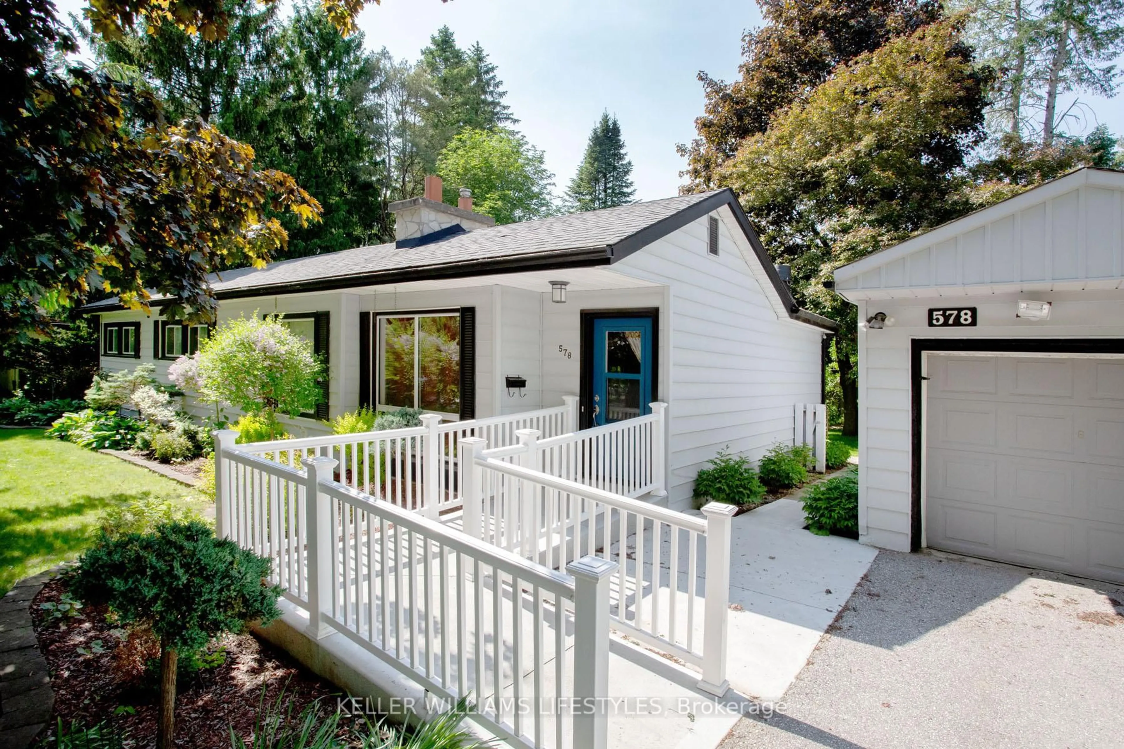 Home with vinyl exterior material, street for 578 Willowdale Ave, London North Ontario N5X 1J3
