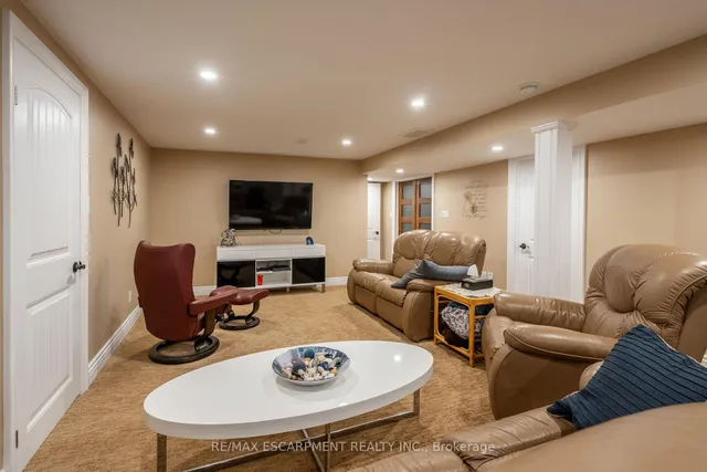 Additional property image - 979 Garden Lane