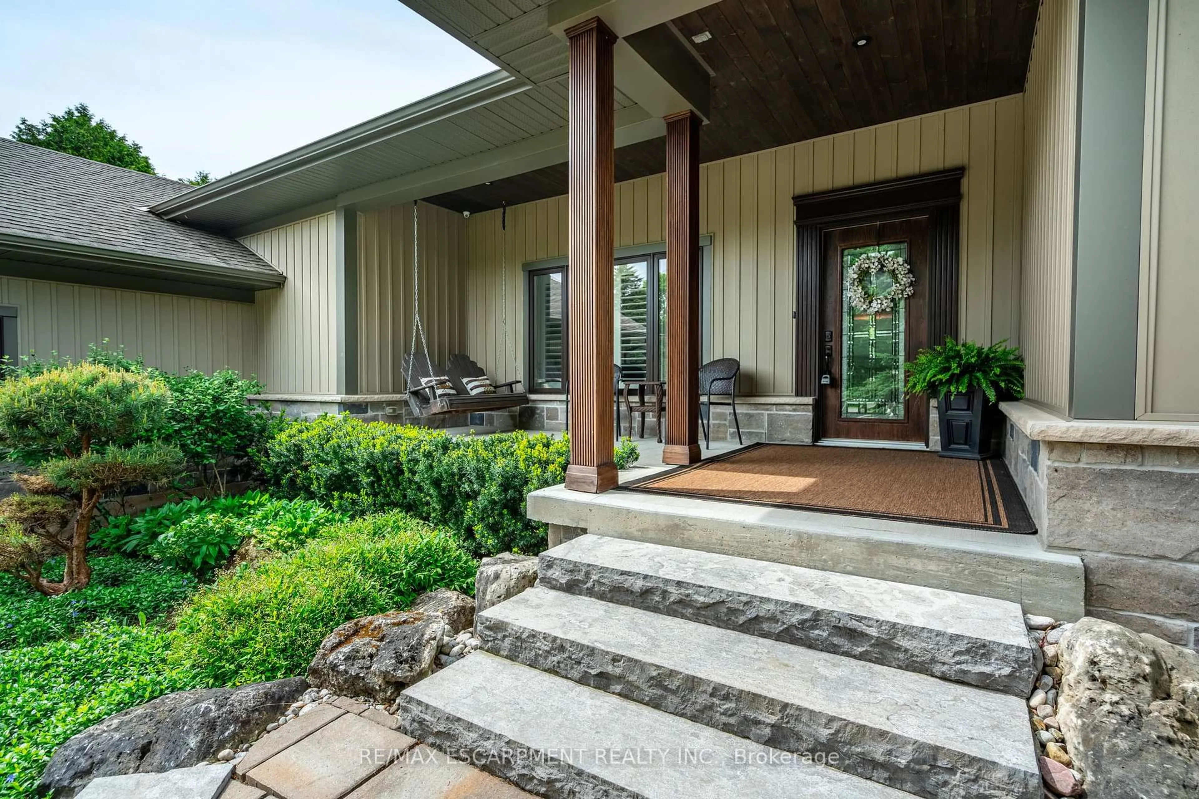 Patio, unknown for 979 Garden Lane, Hamilton Ontario L8B 1P2