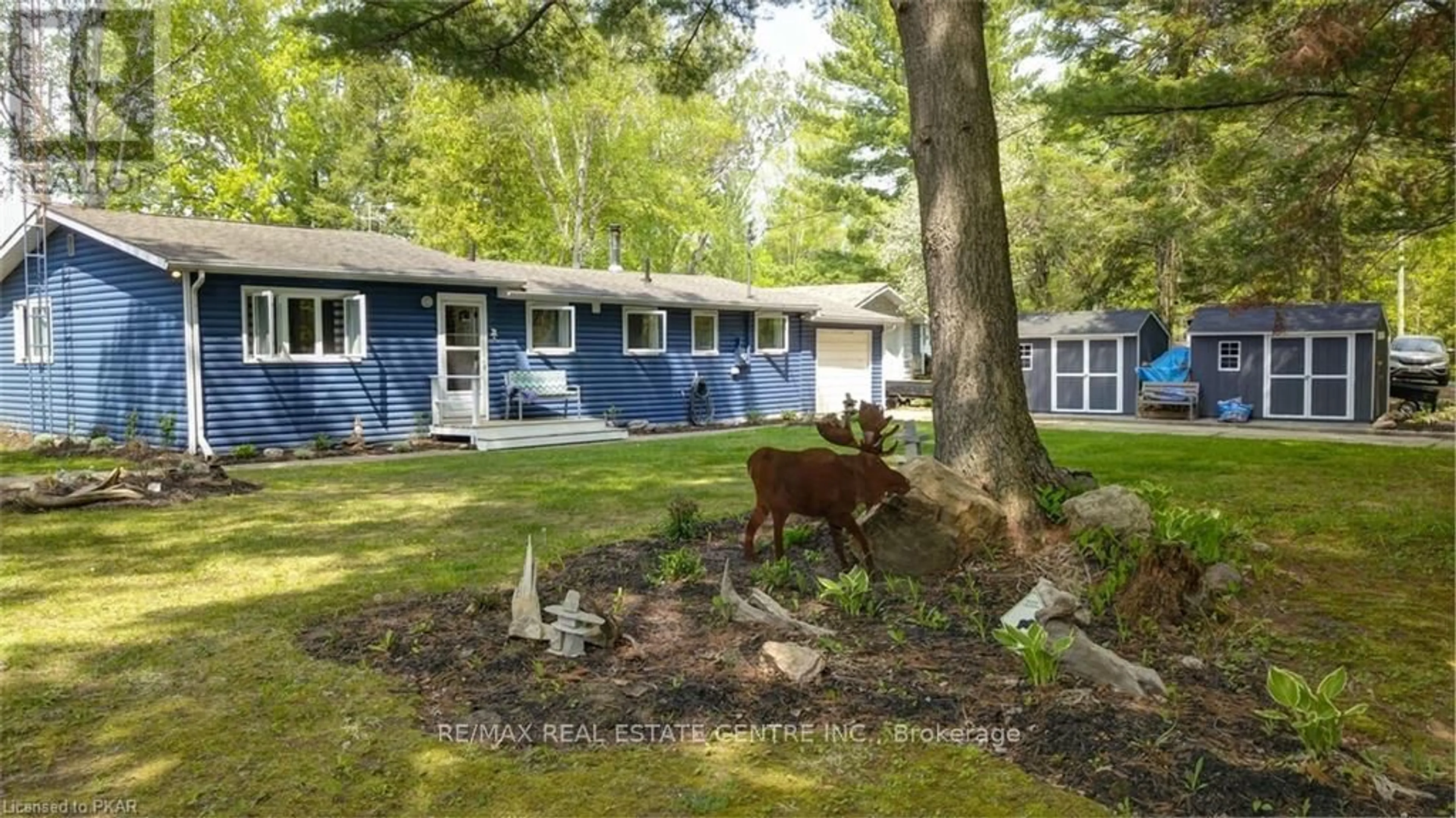 Home with vinyl exterior material, street for 3012 Greenwood Lane, Selwyn Ontario K0L 2H0