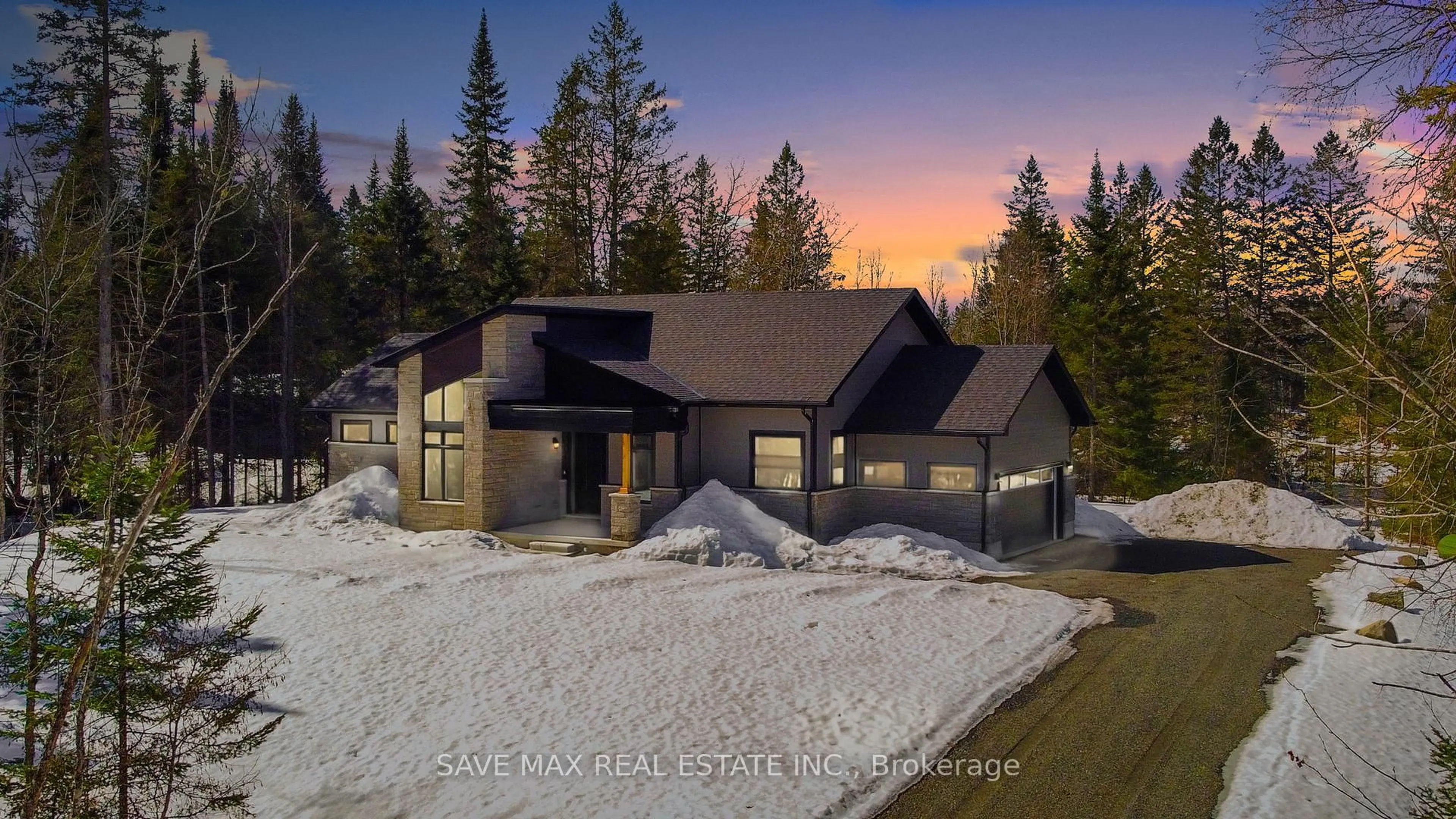 A pic from outside/outdoor area/front of a property/back of a property/a pic from drone, unknown for 1007 Kingsridge Crt, Lake of Bays Ontario P1H 0K1